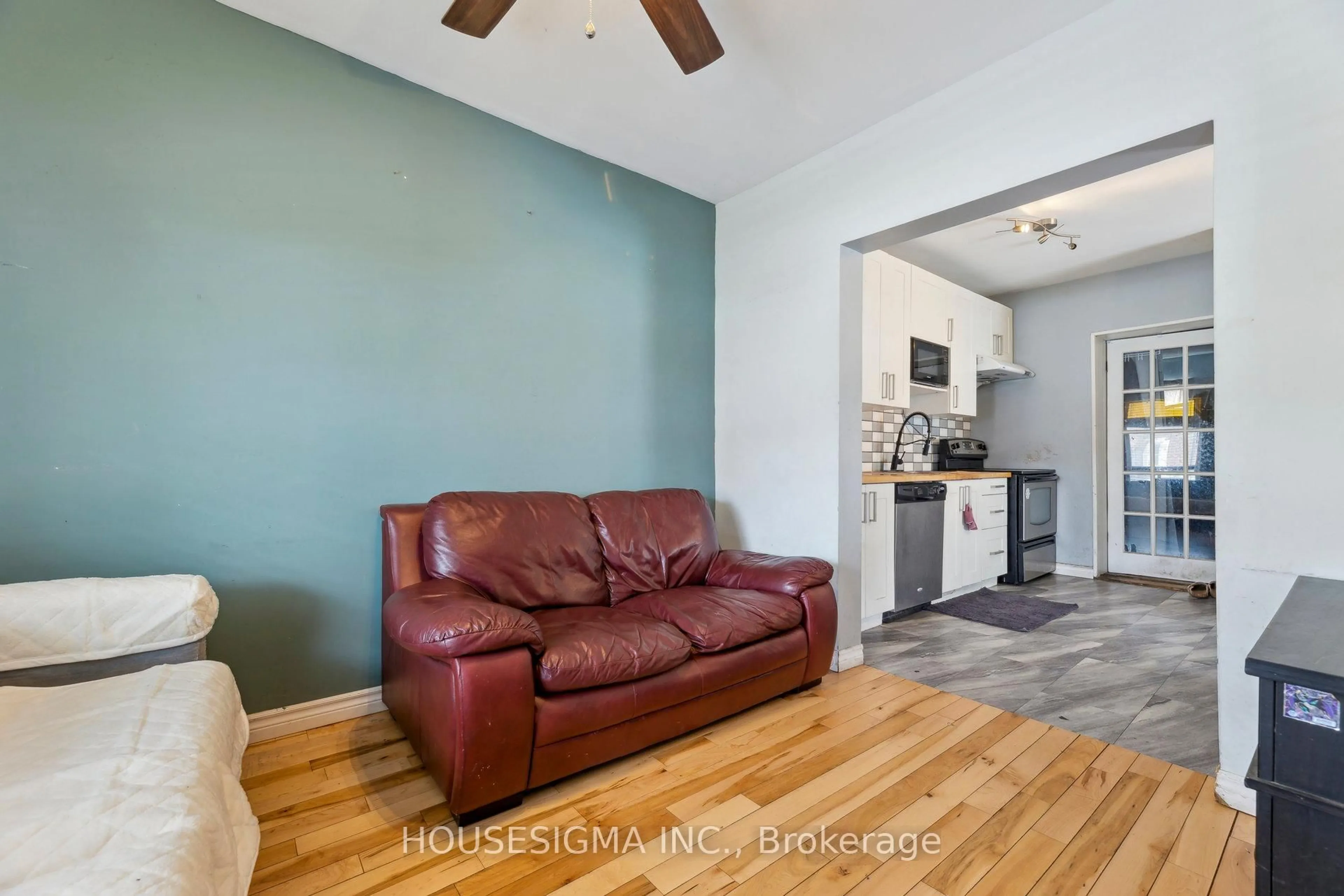 Living room with furniture, unknown for 635 Brown St, Peterborough Ontario K9J 4K6