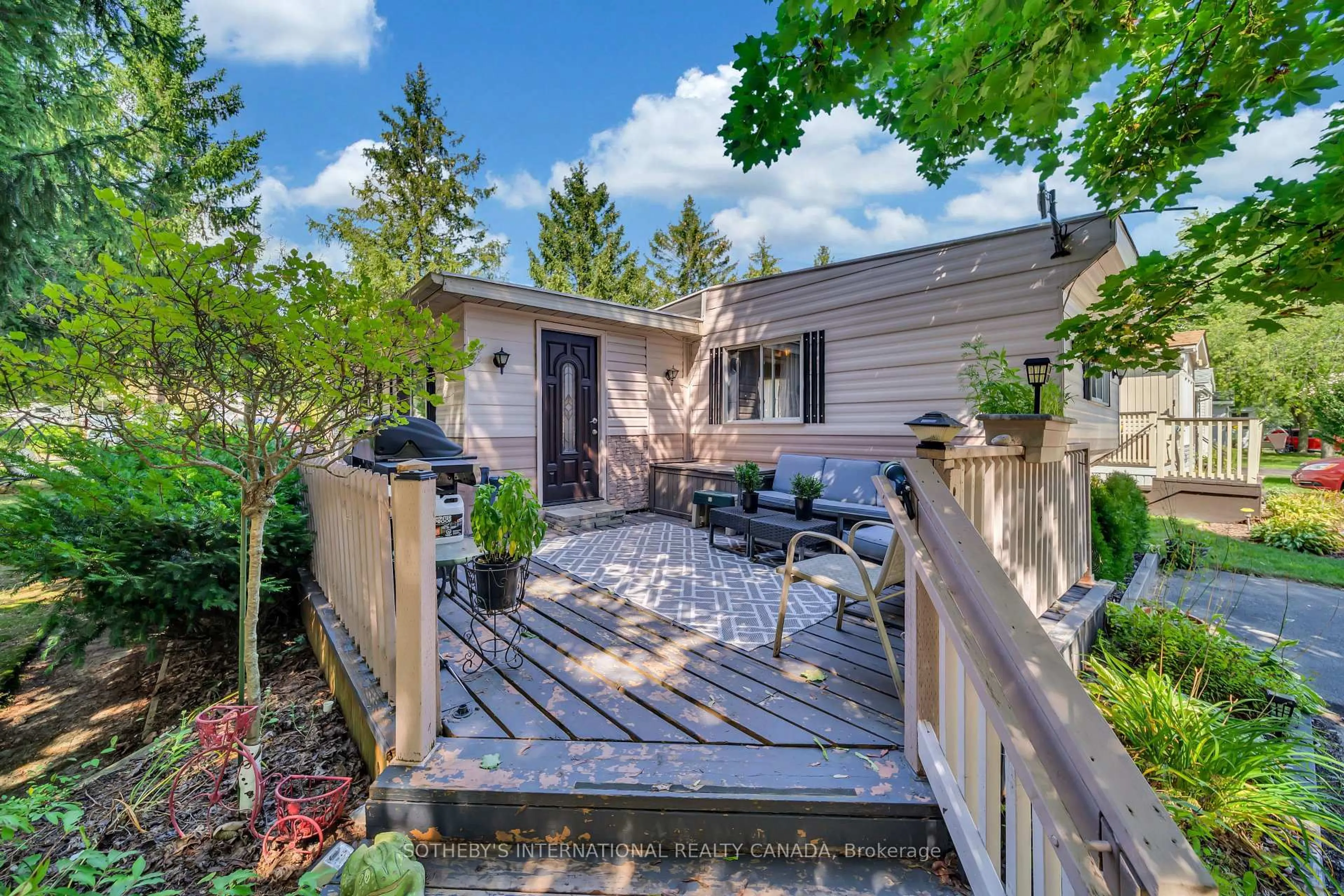Patio, street for 580 Beaver Creek Rd #21, Waterloo Ontario N2J 3Z4
