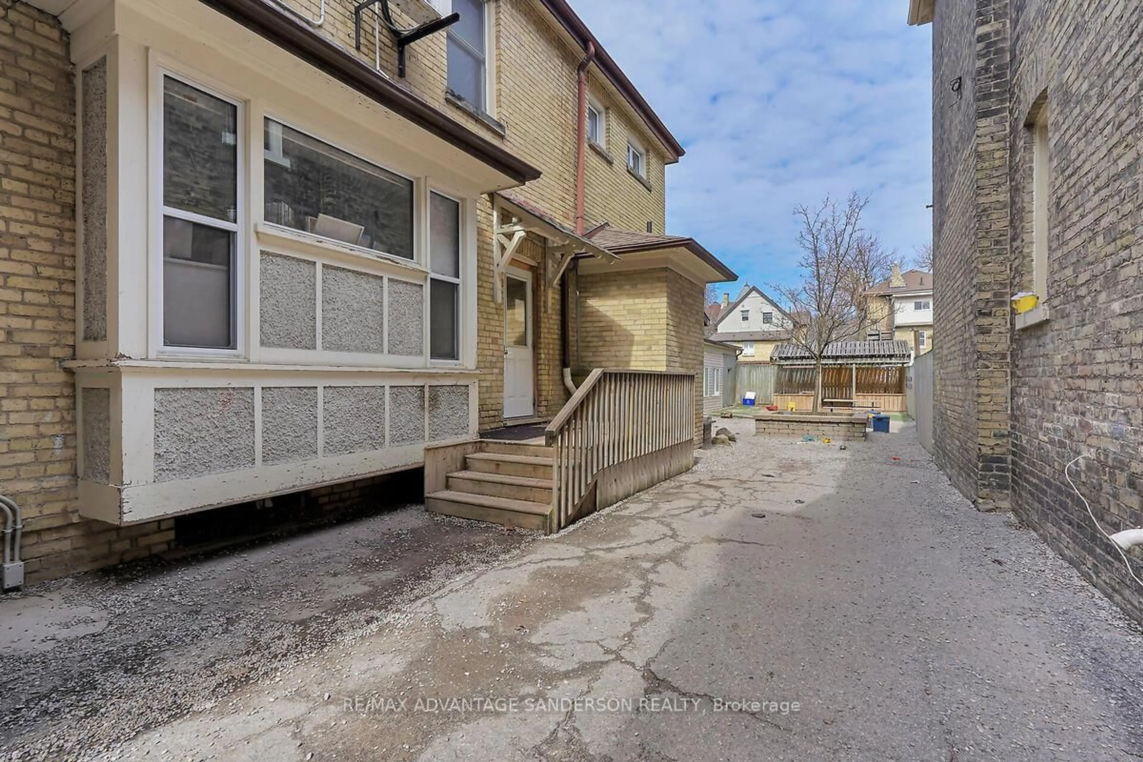 Unknown for 282 Piccadilly St, London East Ontario N6A 1S6