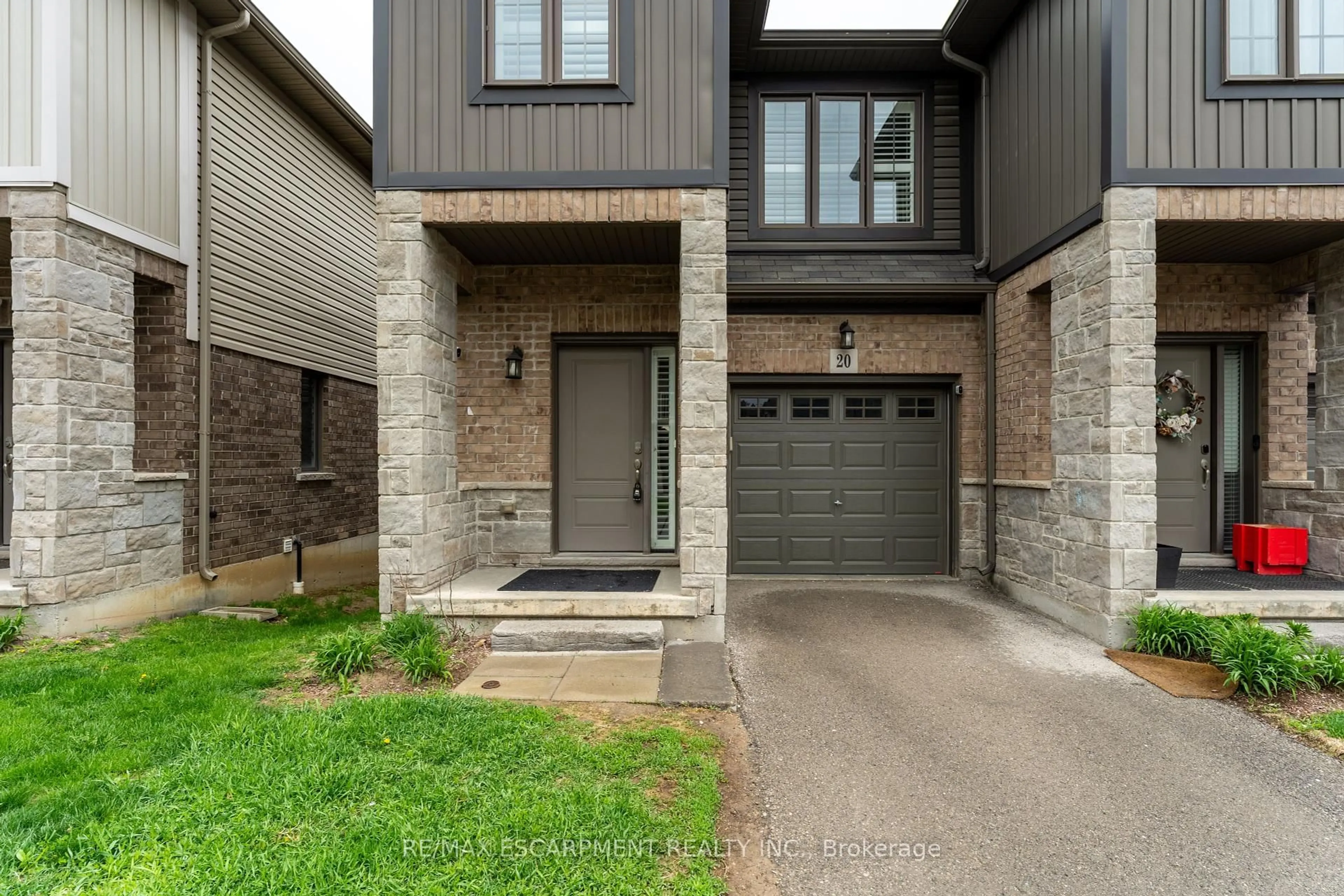 Home with brick exterior material, street for 377 Glancaster Rd #20, Hamilton Ontario L9G 0G4