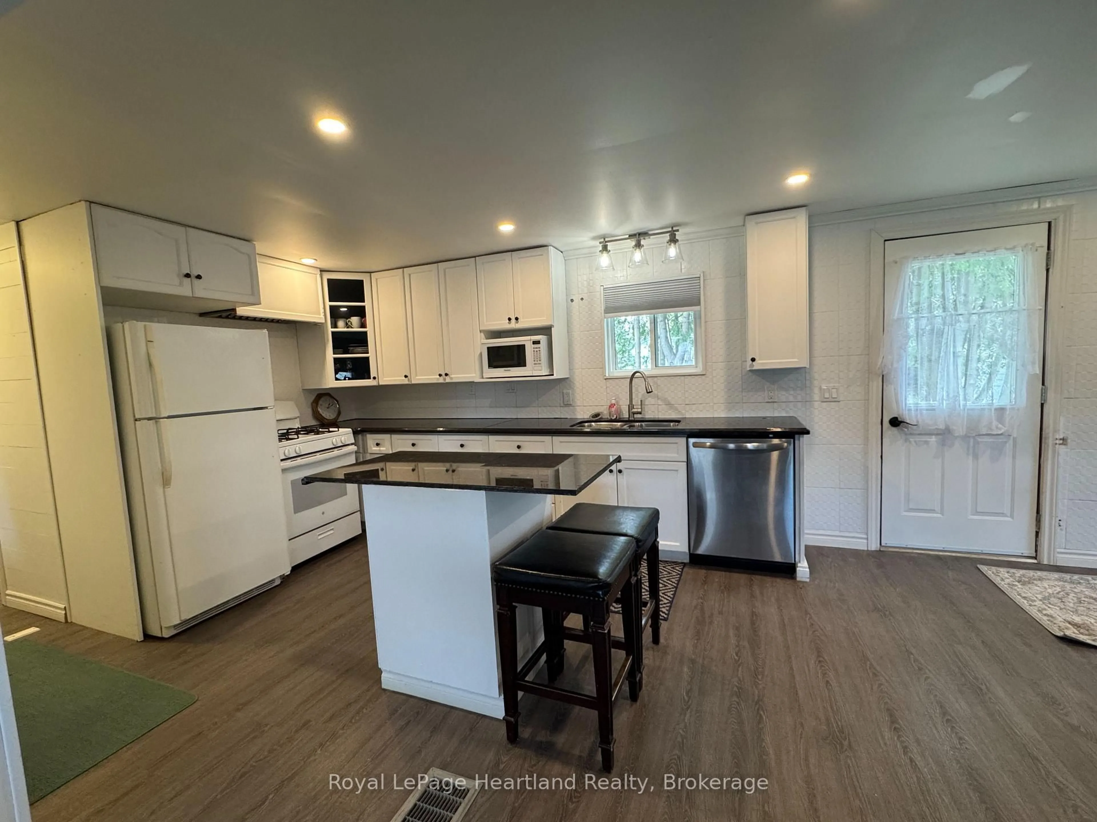 Open concept kitchen, unknown for 26 North St, Huron East Ontario N0K 1G0