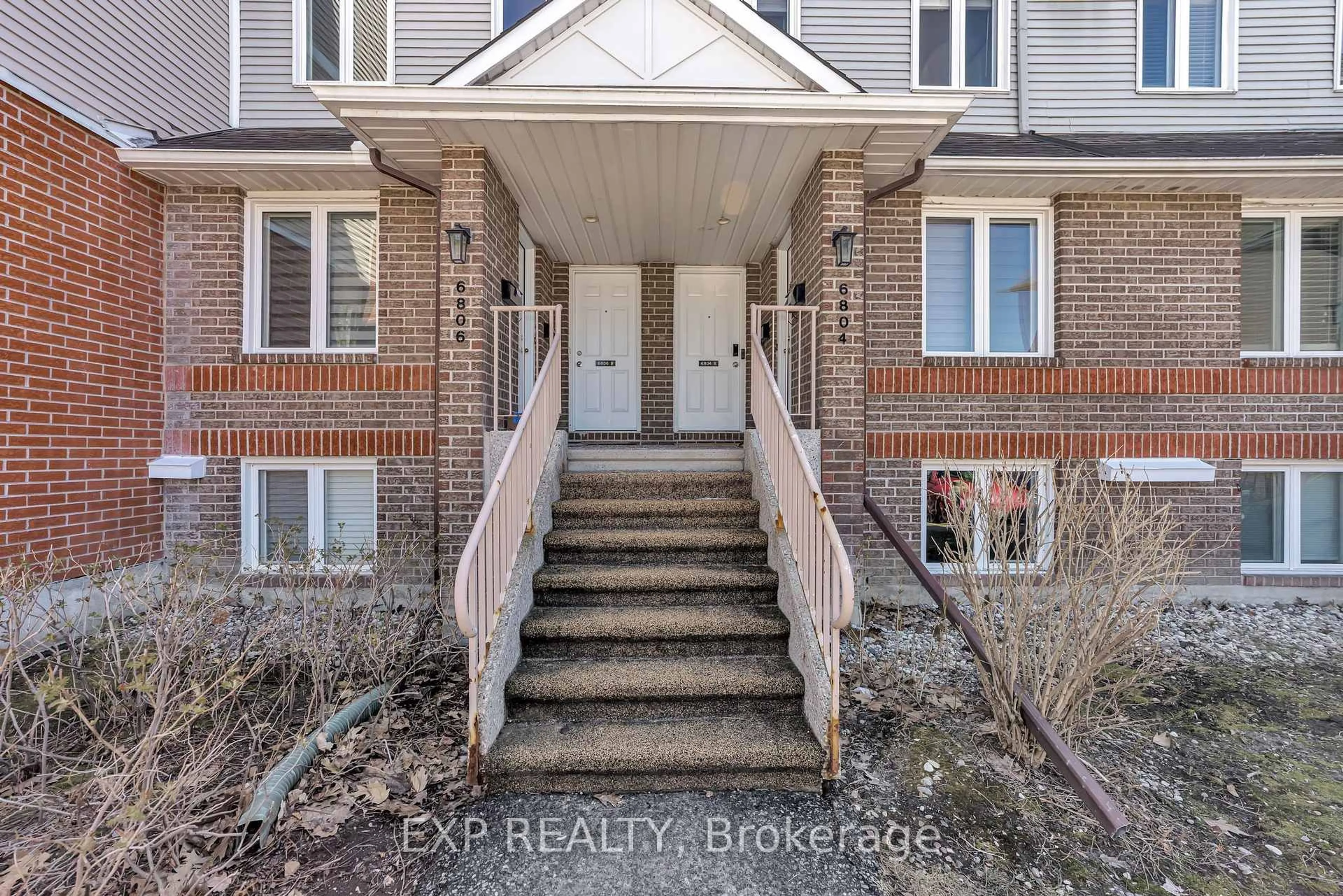 Indoor entryway for 6804 Jeanne Darc Blvd #B, Ottawa Ontario K1C 6G1