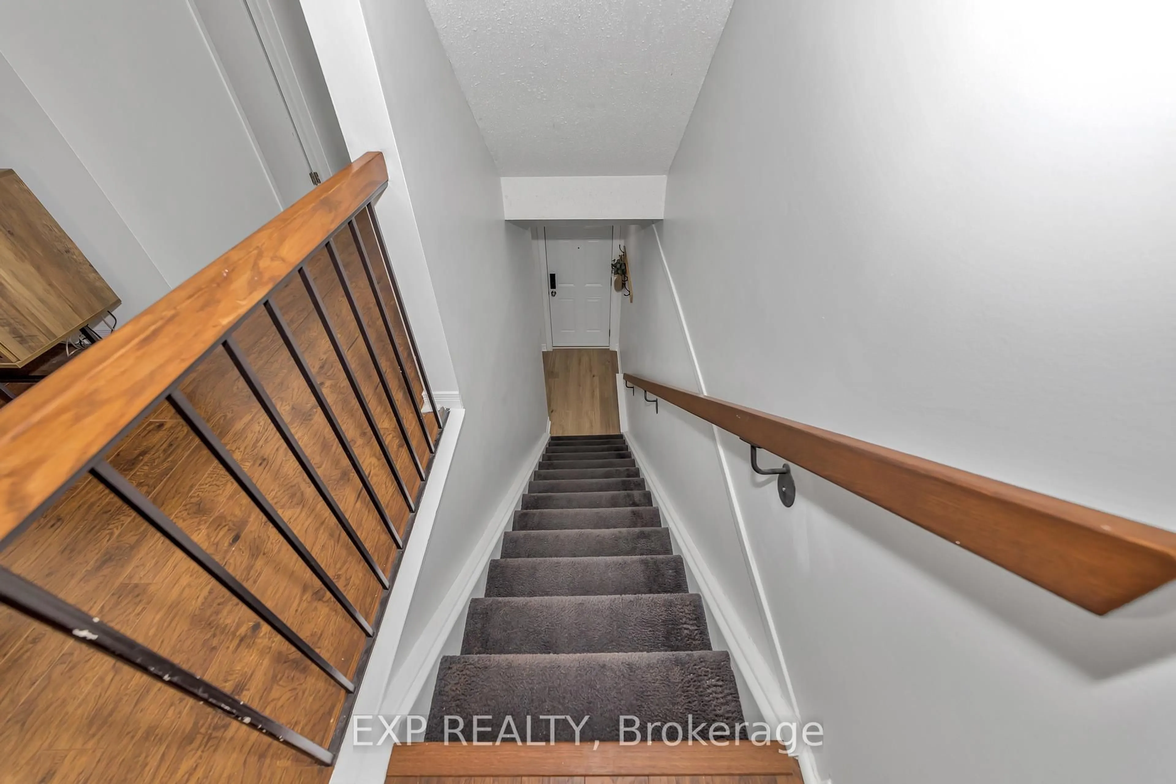 Stairs for 6804 Jeanne Darc Blvd #B, Ottawa Ontario K1C 6G1