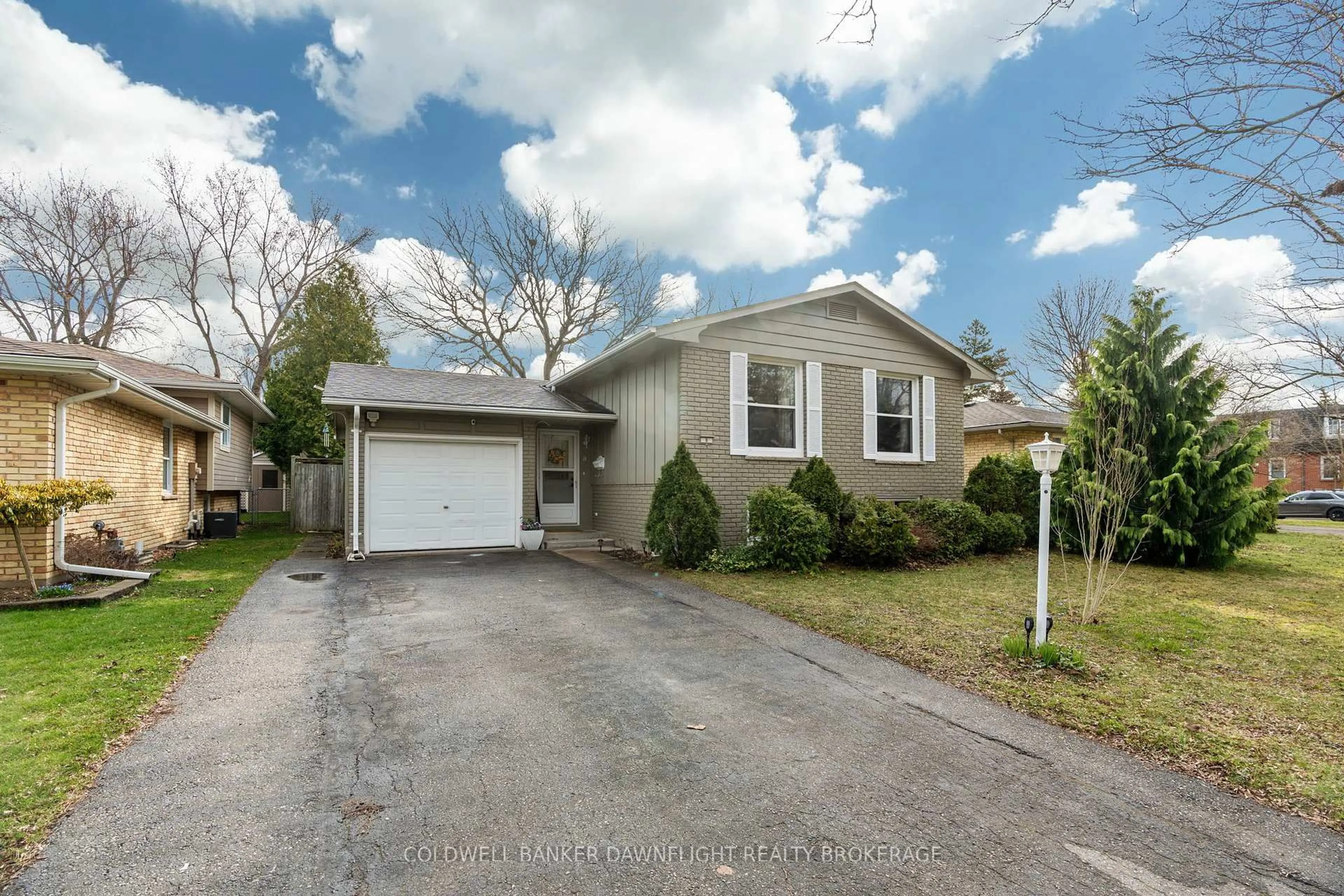 Home with vinyl exterior material, street for 8 Yardley Wood Rd, London North Ontario N6G 2H8