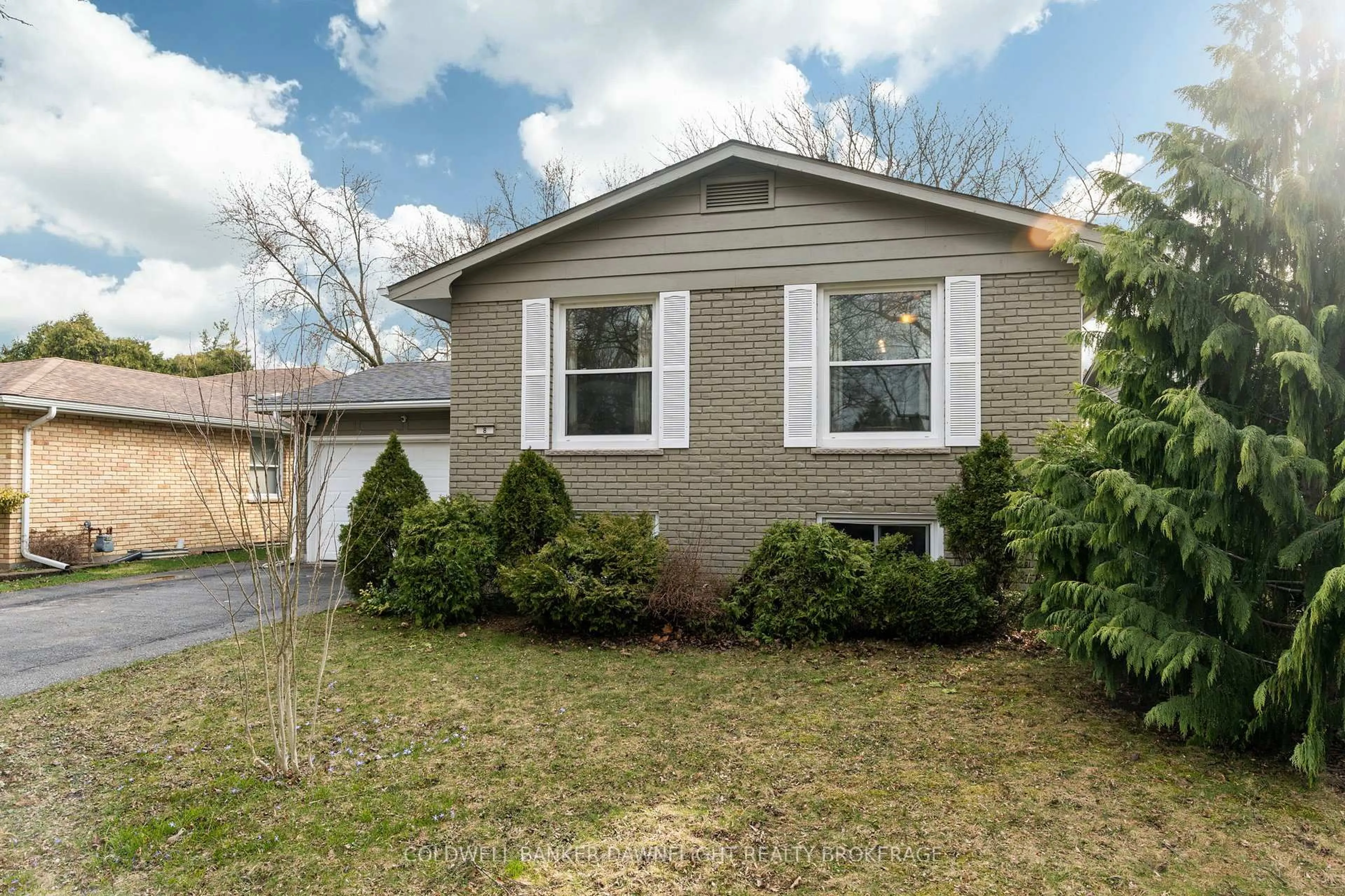 Home with vinyl exterior material, street for 8 Yardley Wood Rd, London North Ontario N6G 2H8