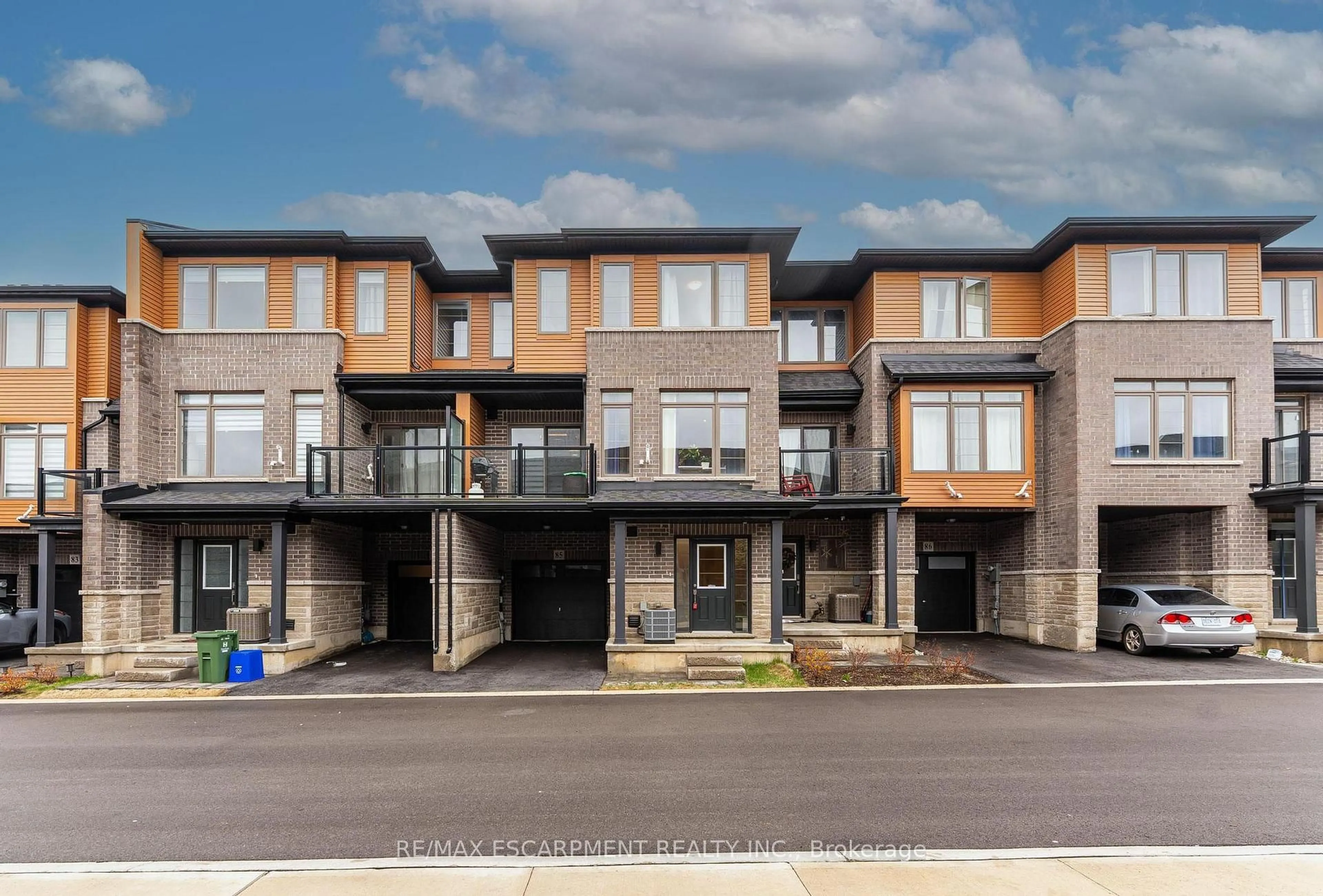 A pic from outside/outdoor area/front of a property/back of a property/a pic from drone, unknown for 61 Soho St #85, Hamilton Ontario L8J 0M6