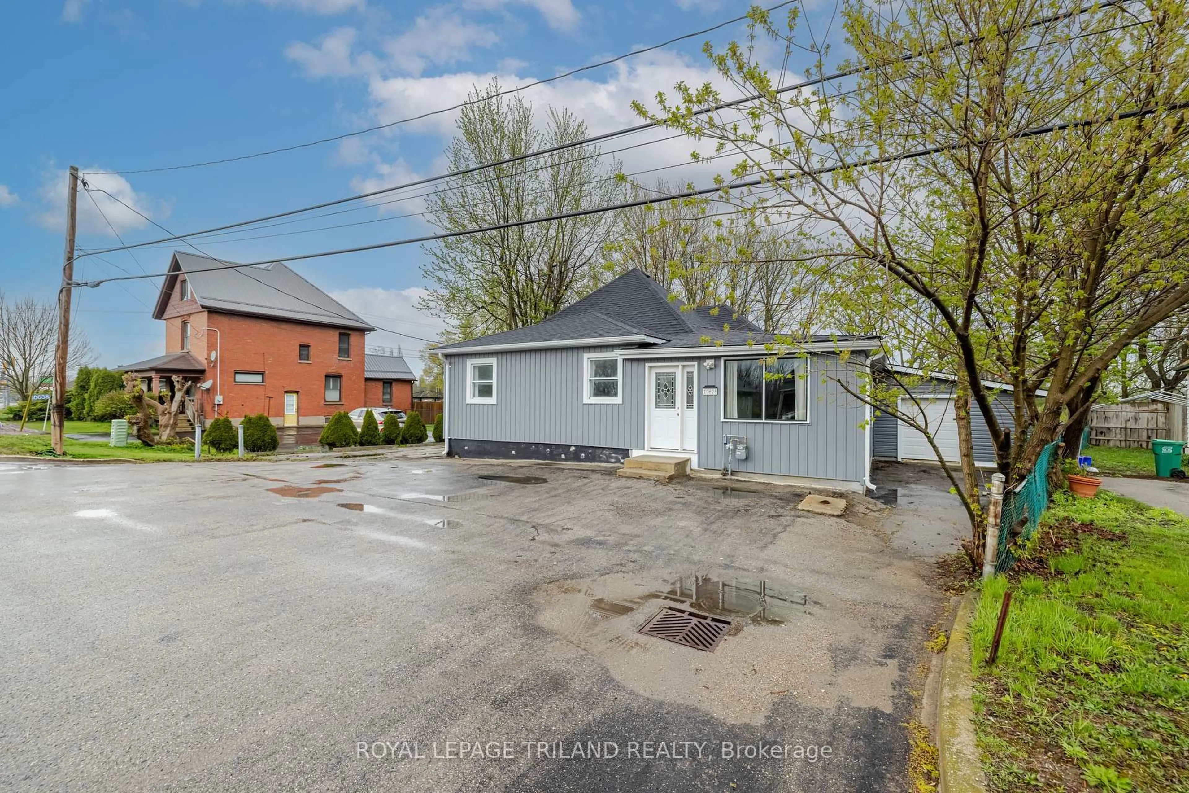 A pic from outside/outdoor area/front of a property/back of a property/a pic from drone, street for 10628 Sunset Rd, Southwold Ontario N5P 3T2