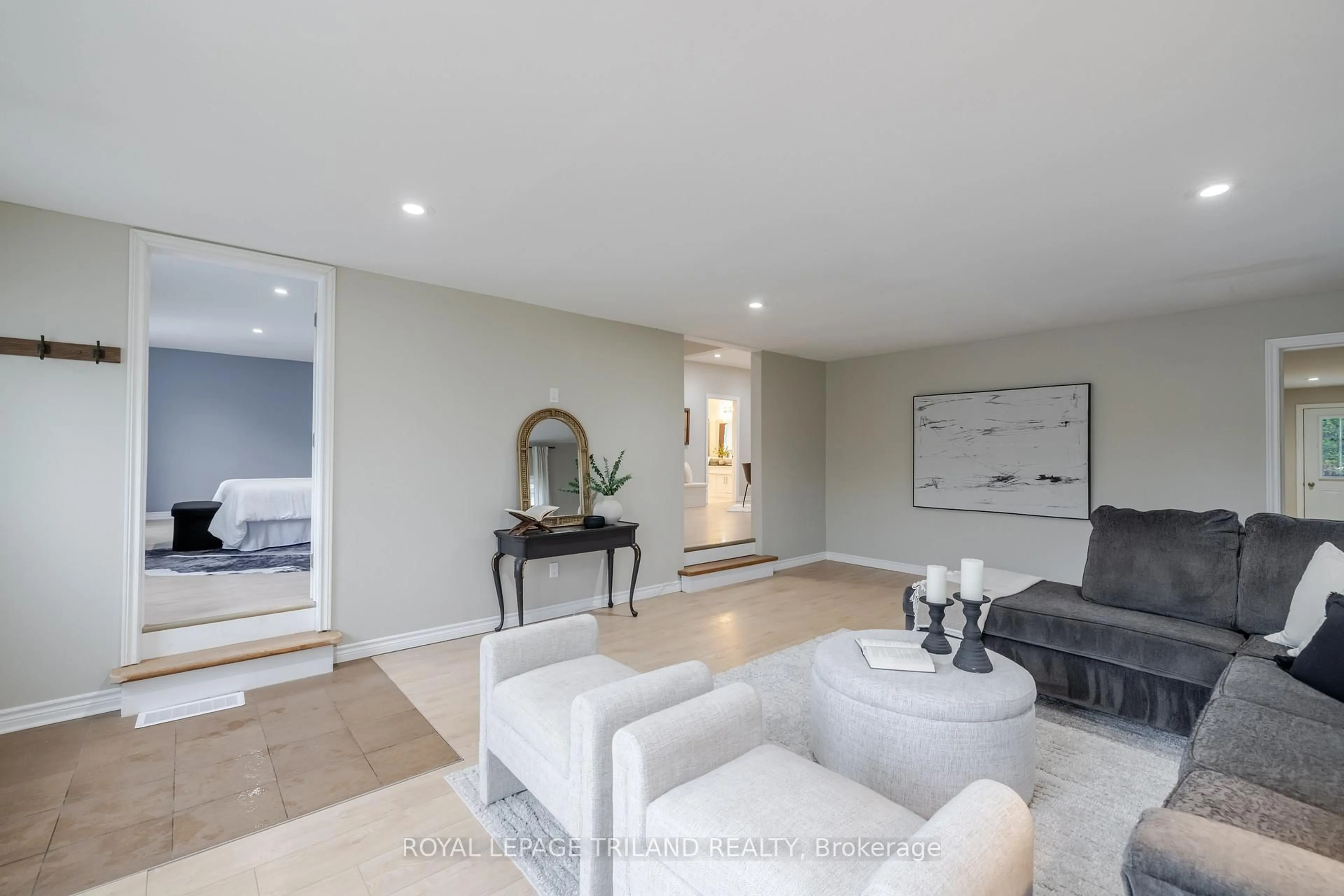 Living room with furniture, unknown for 10628 Sunset Rd, Southwold Ontario N5P 3T2