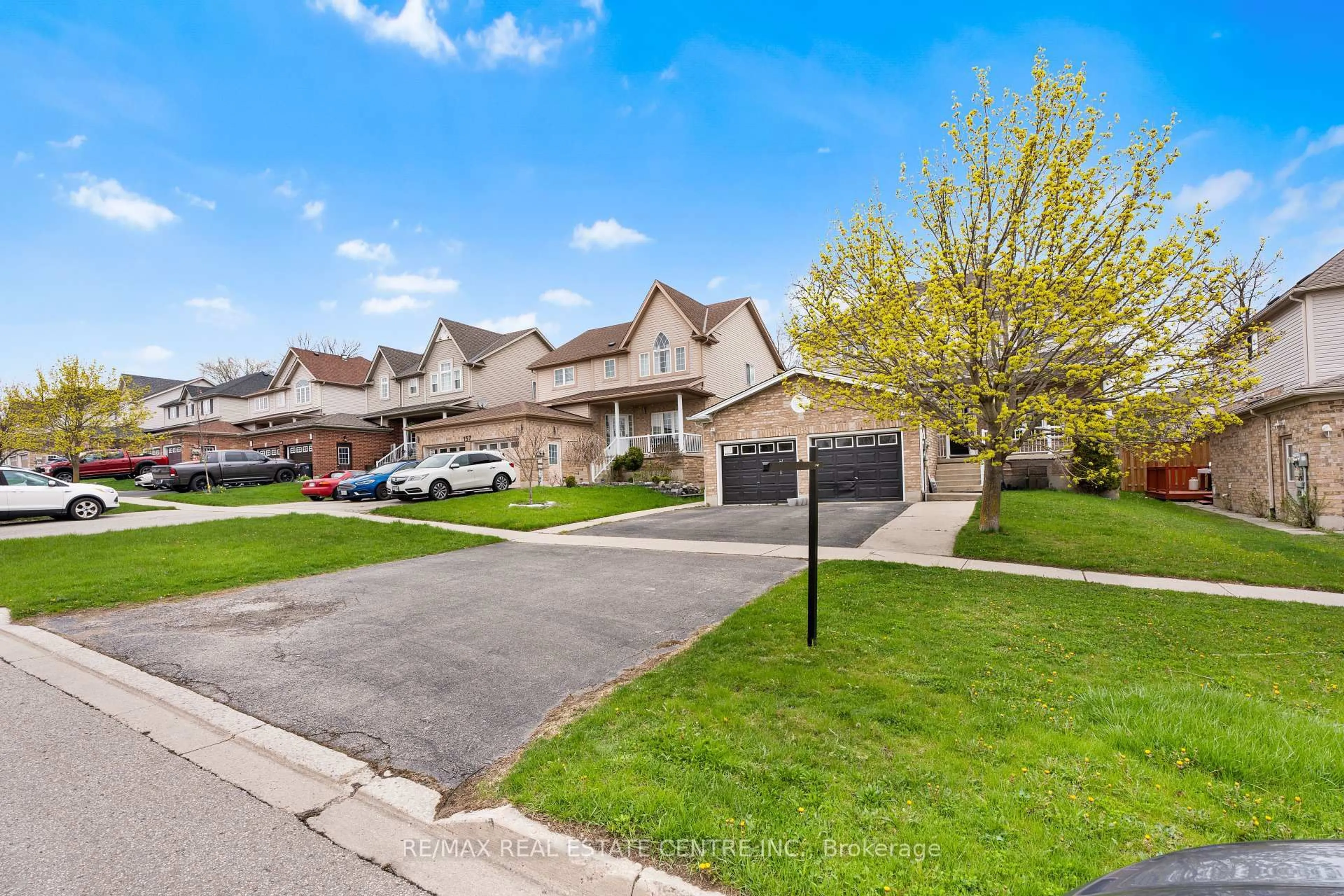 A pic from outside/outdoor area/front of a property/back of a property/a pic from drone, street for 155 Elmira Rd, Guelph Ontario N1K 1Y9