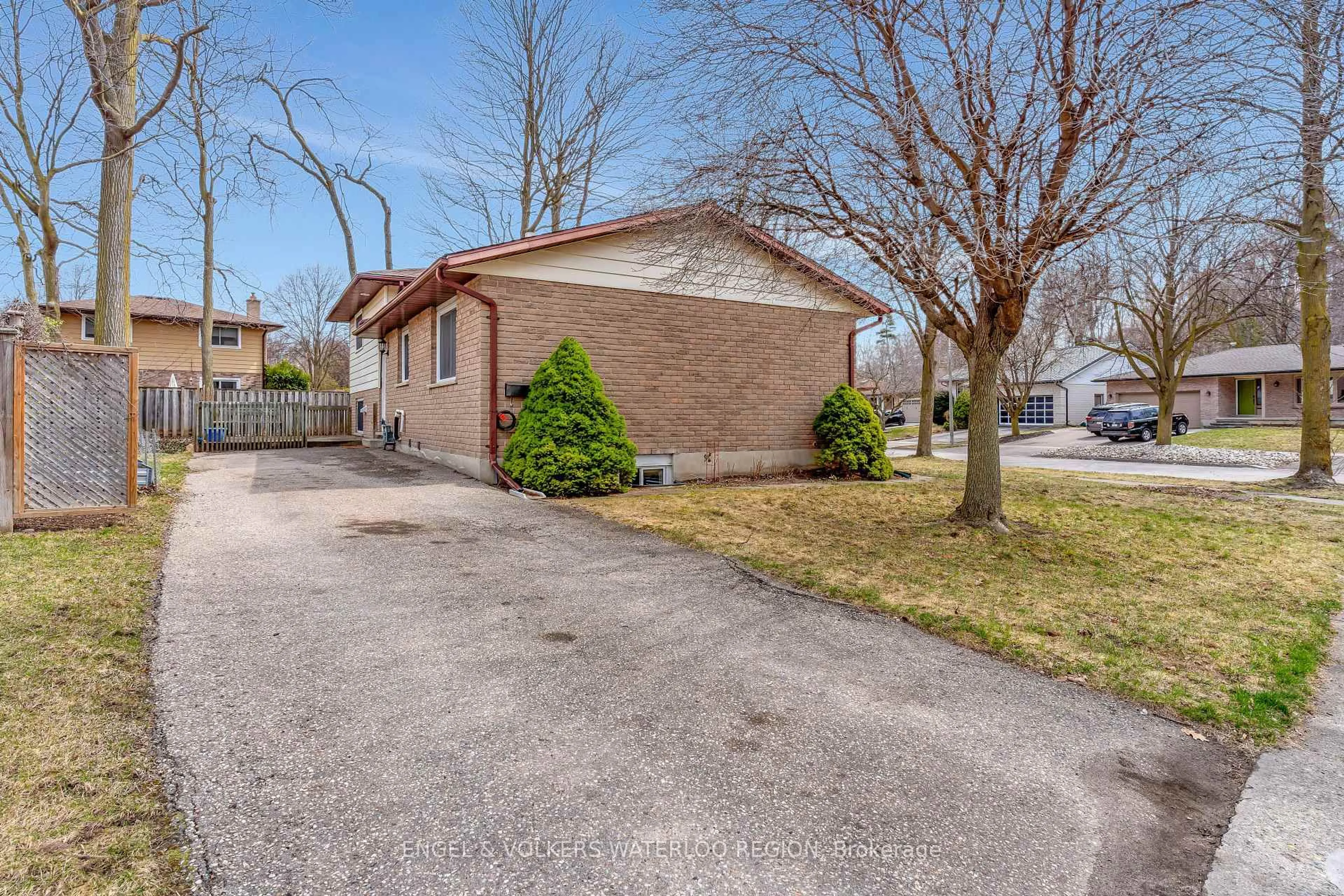 Unknown for 113 Martinglen Cres, Kitchener Ontario N2E 2A3
