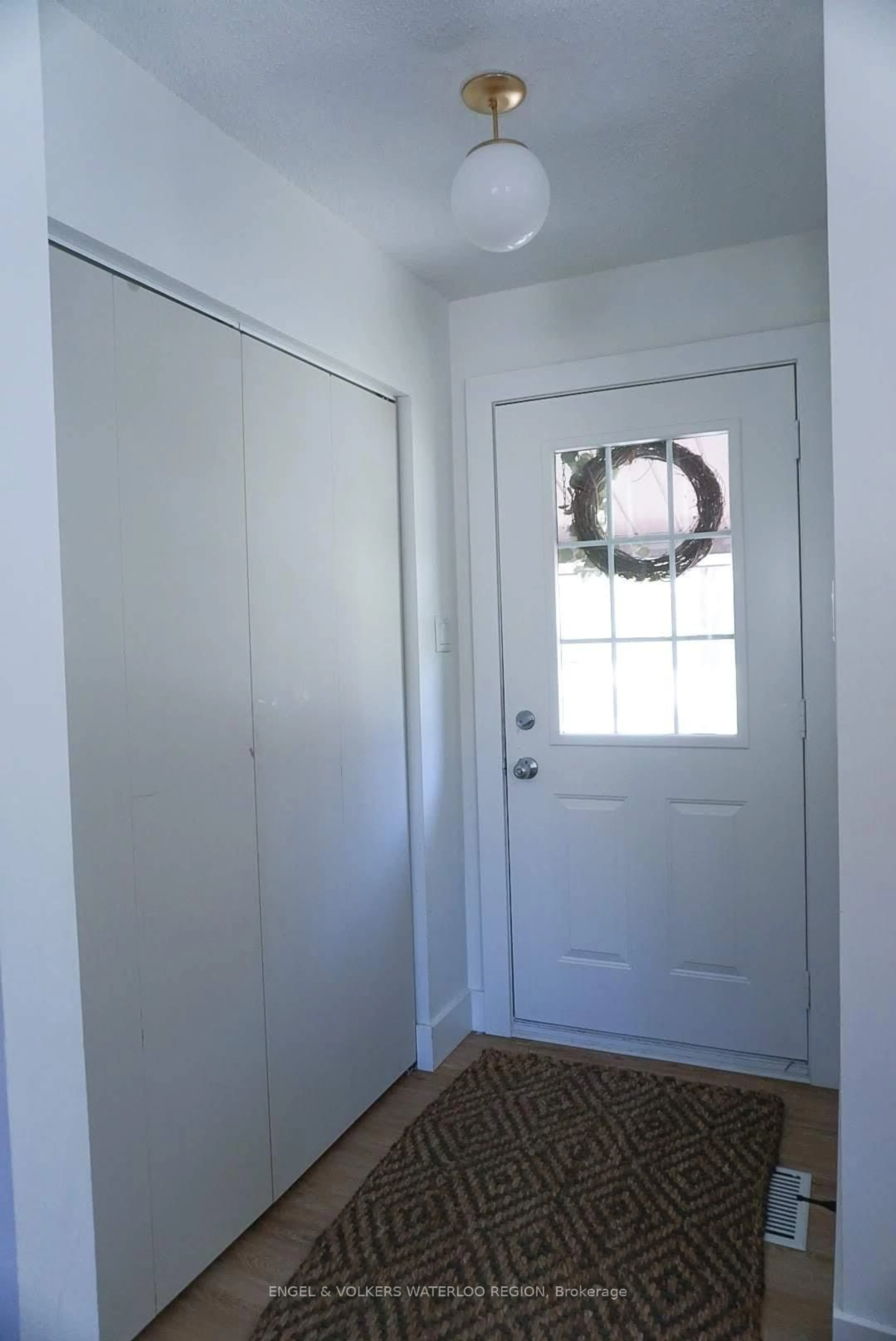 Indoor entryway for 113 Martinglen Cres, Kitchener Ontario N2E 2A3
