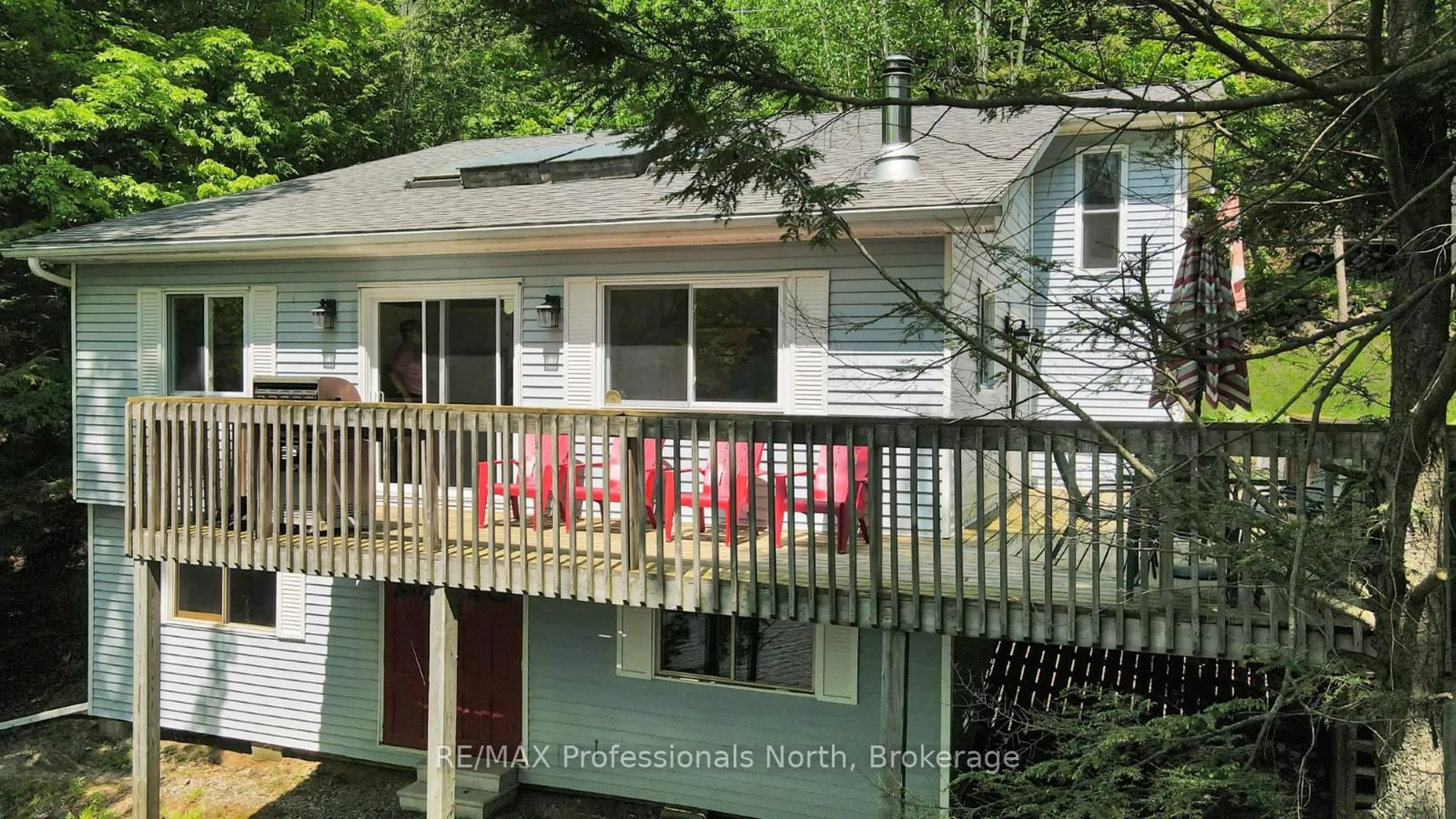 Home with vinyl exterior material, water/lake/river/ocean view for 1847 Chandler Dr, Dysart et al Ontario K0M 1S0