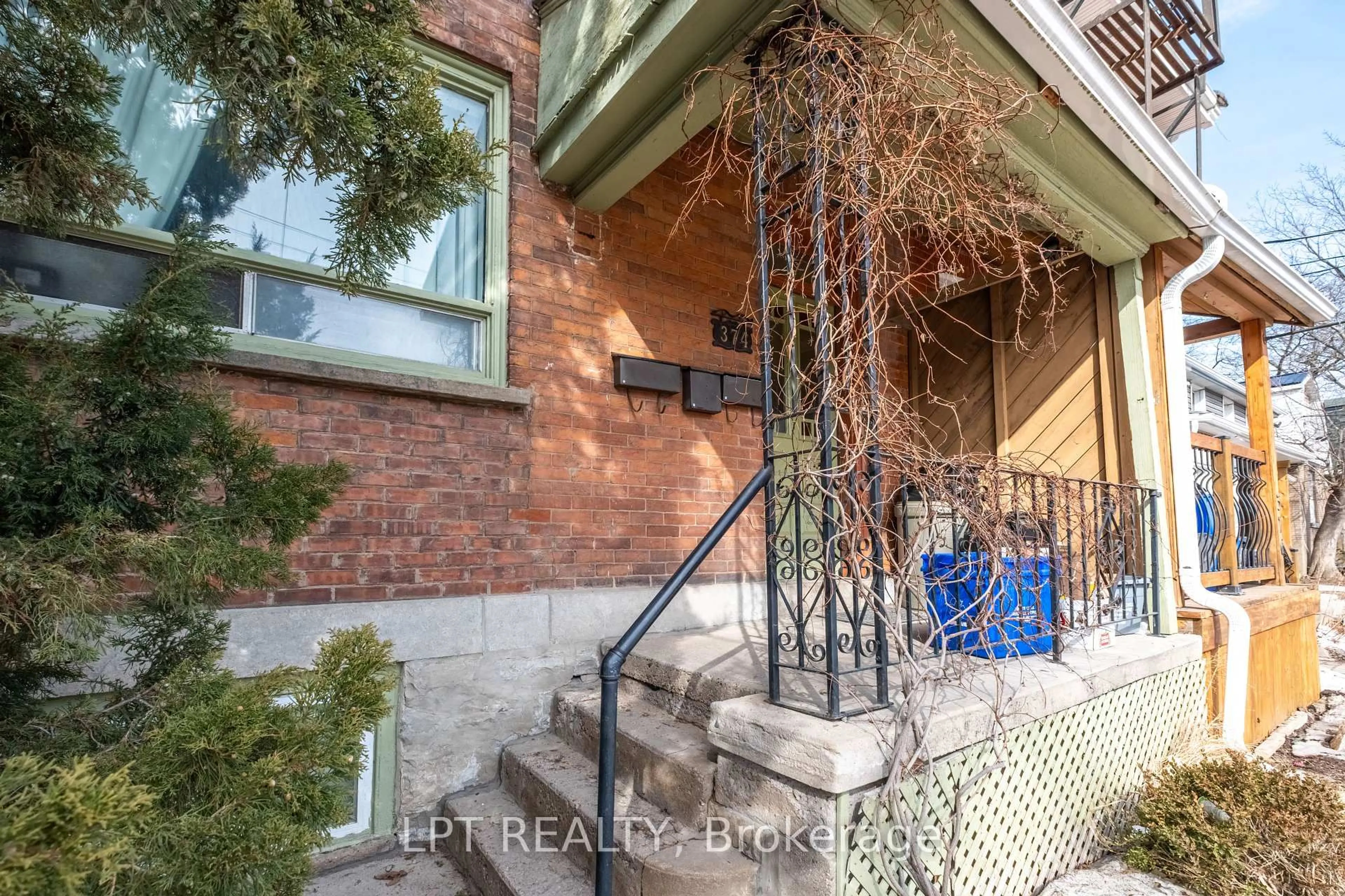 Unknown for 374 Barrie St, Kingston Ontario K7K 3T4
