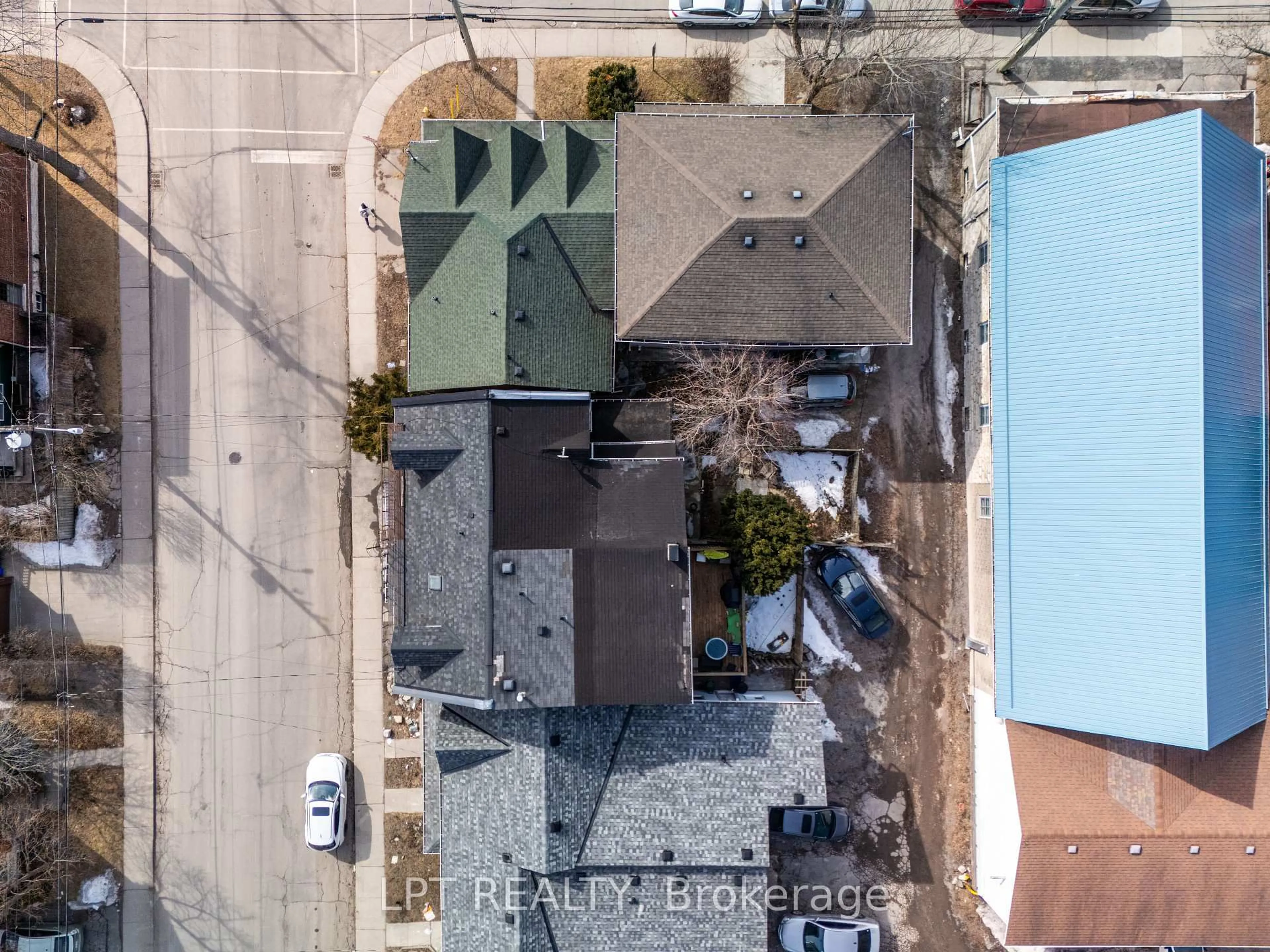 A pic from outside/outdoor area/front of a property/back of a property/a pic from drone, city buildings view from balcony for 374 Barrie St, Kingston Ontario K7K 3T4