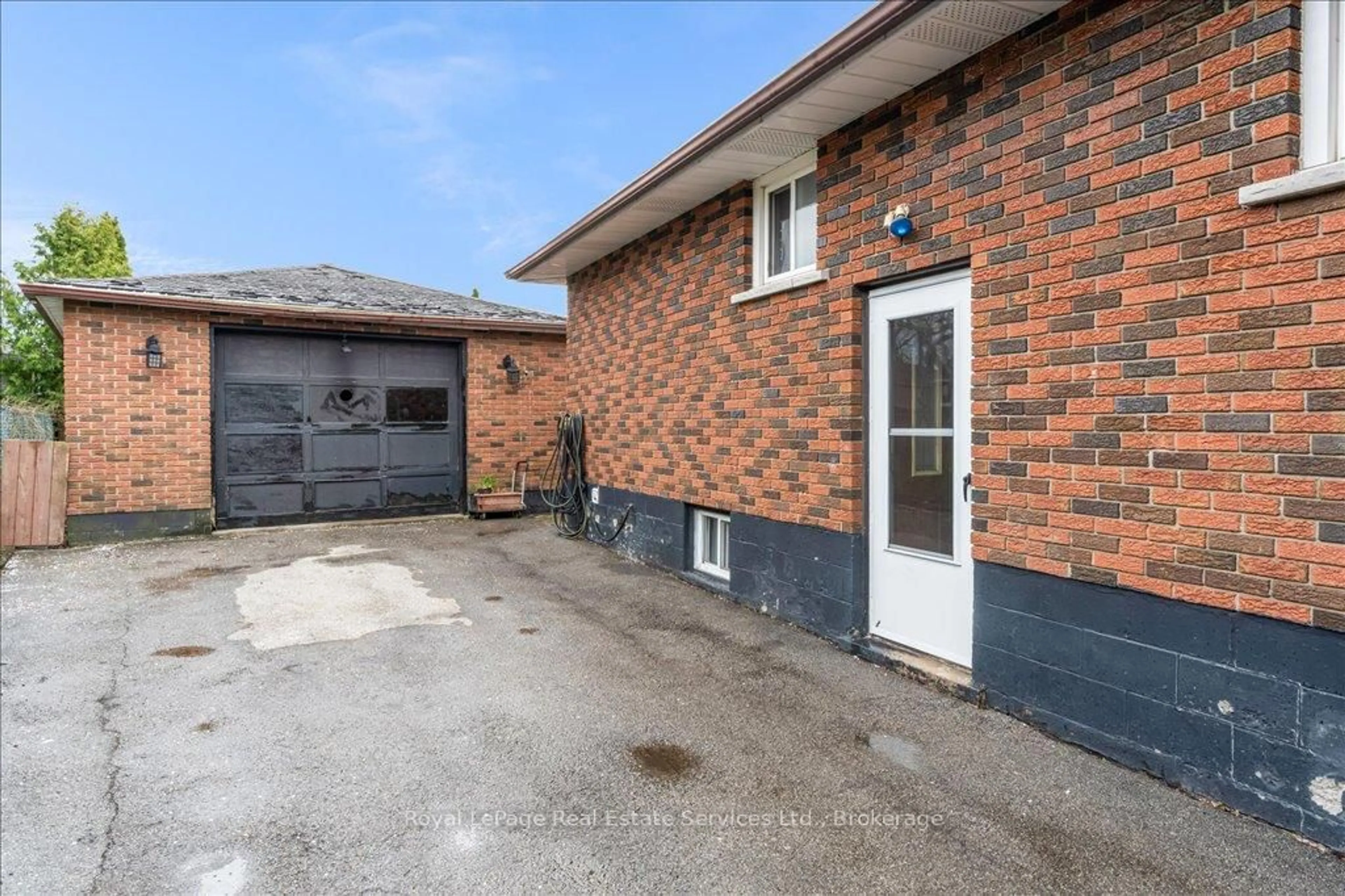 Unknown for 51 Athens St, Hamilton Ontario L9C 3K8