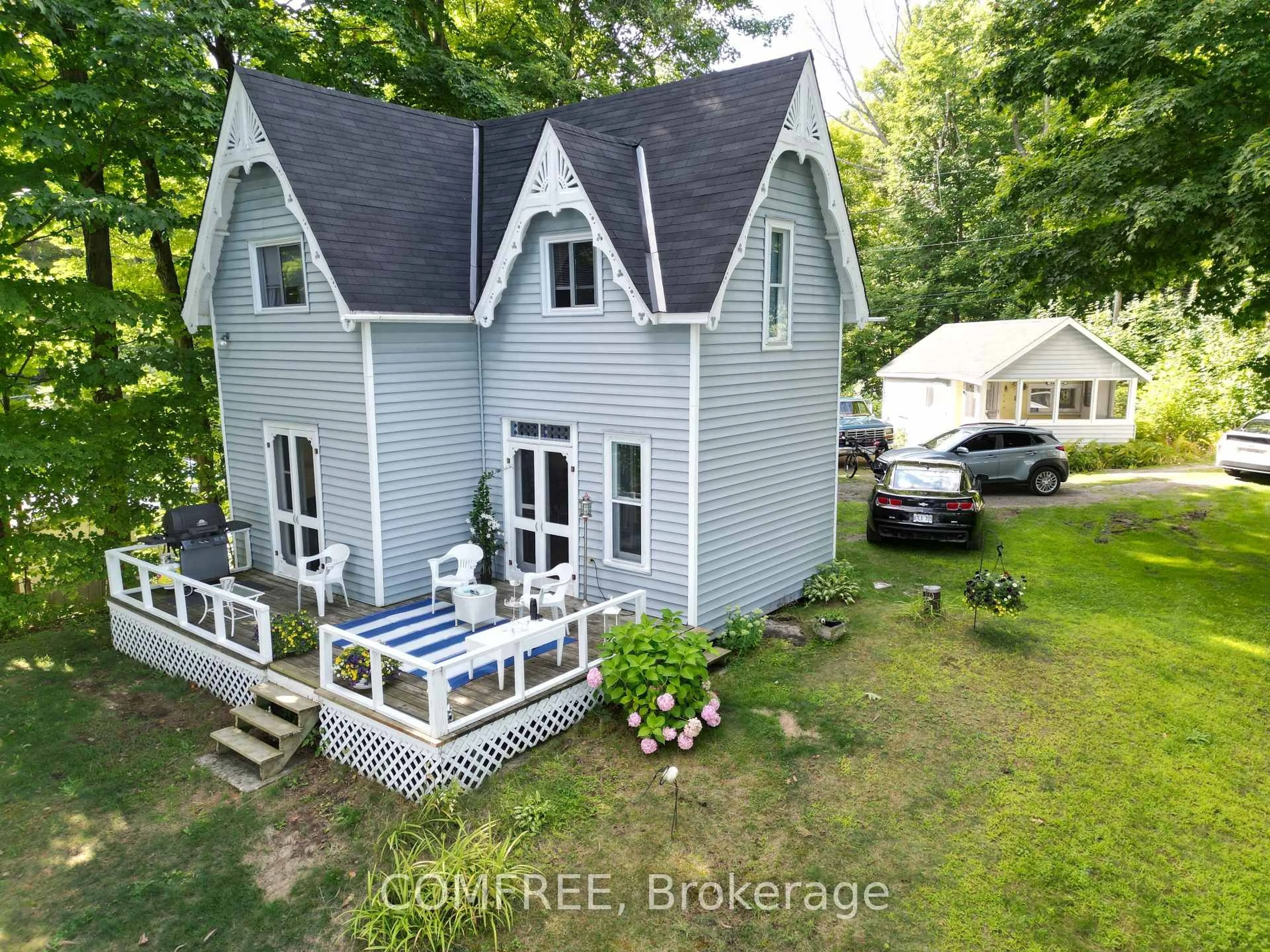 A pic from outside/outdoor area/front of a property/back of a property/a pic from drone, unknown for 465-463 Hilcrest Rd, Elizabethtown-Kitley Ontario K6V 7C3