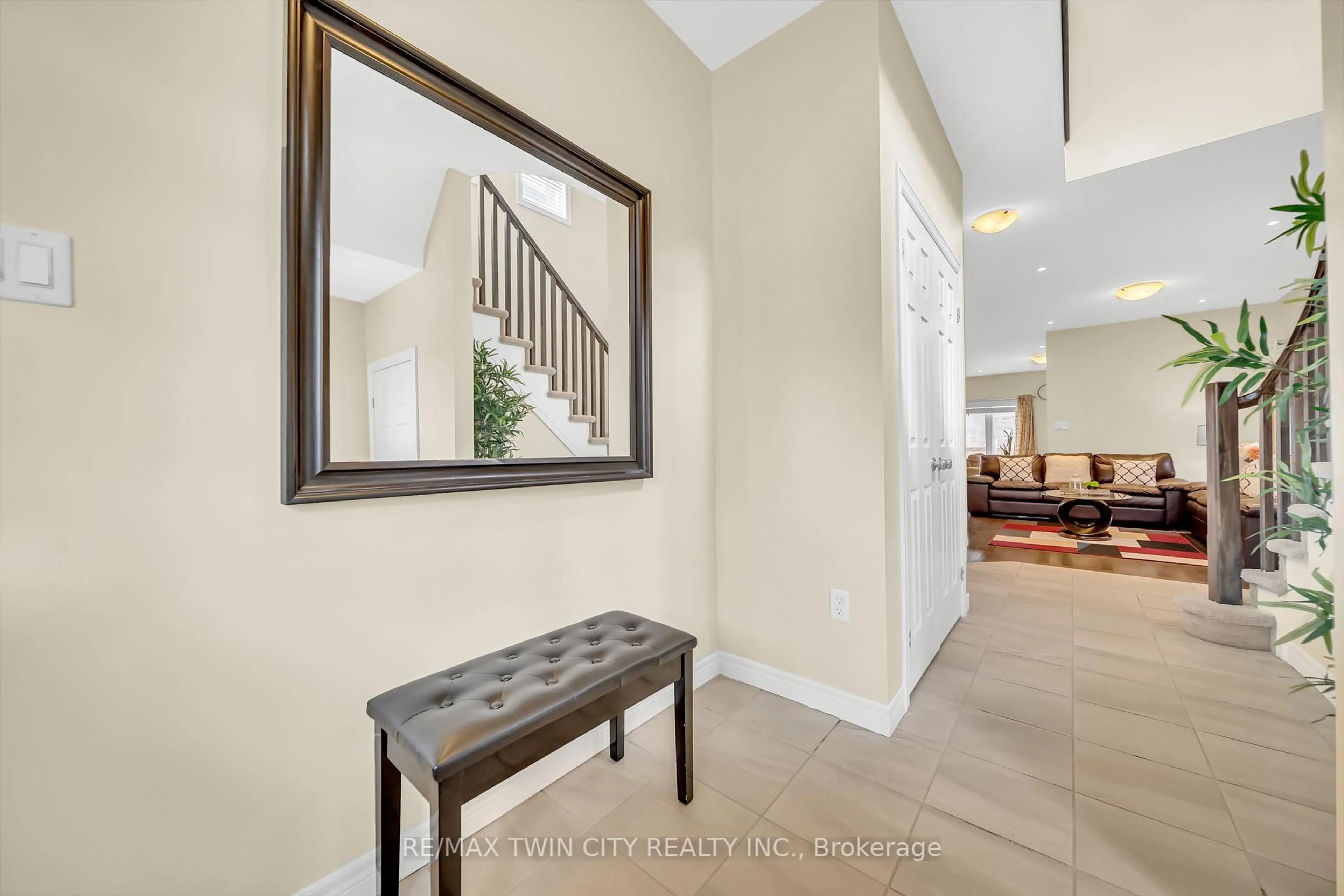 Indoor entryway for 697 Sundew Dr, Waterloo Ontario N2V 0E4