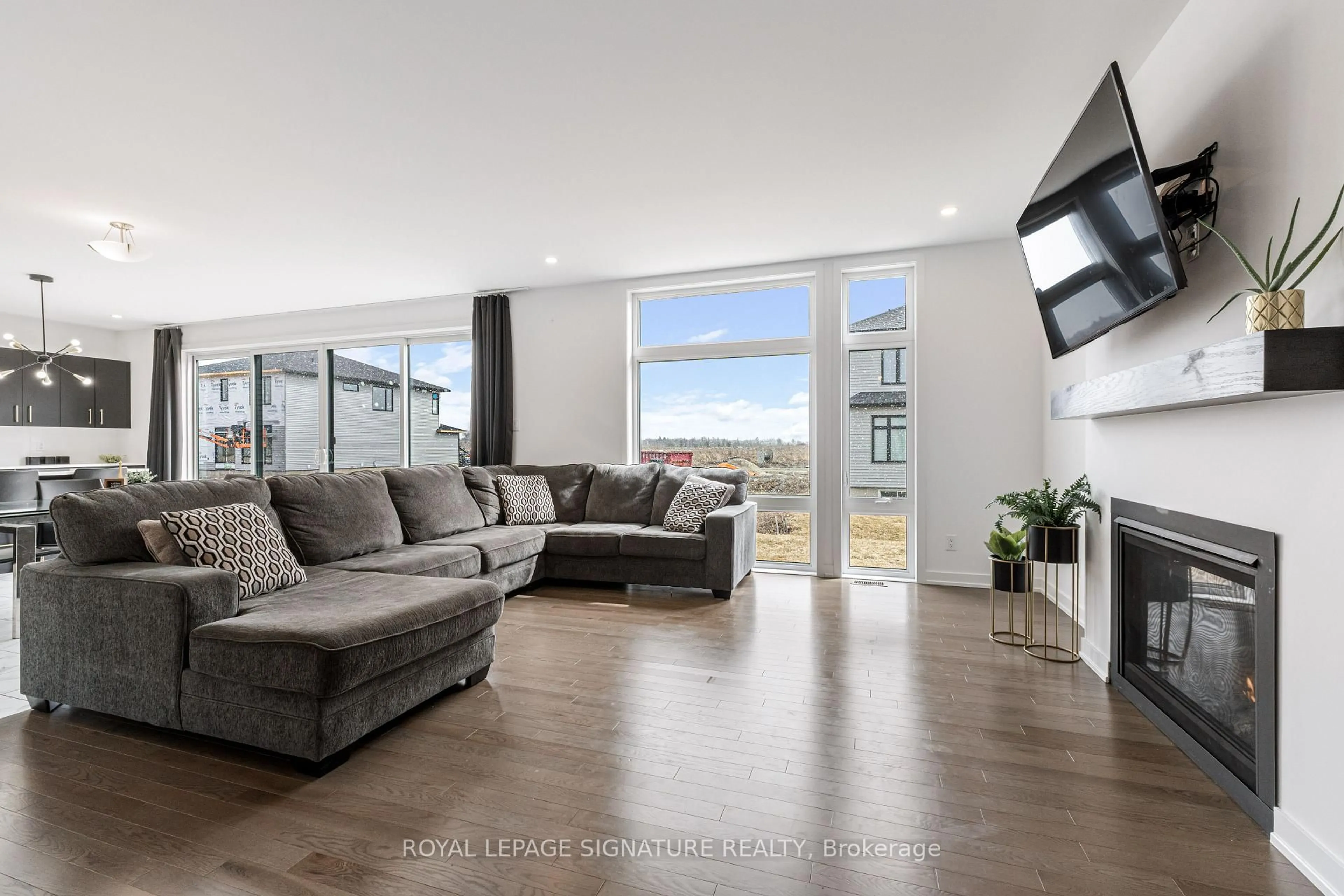 Living room with furniture, unknown for 117 Orchestra Way, Ottawa Ontario K4M 0R5