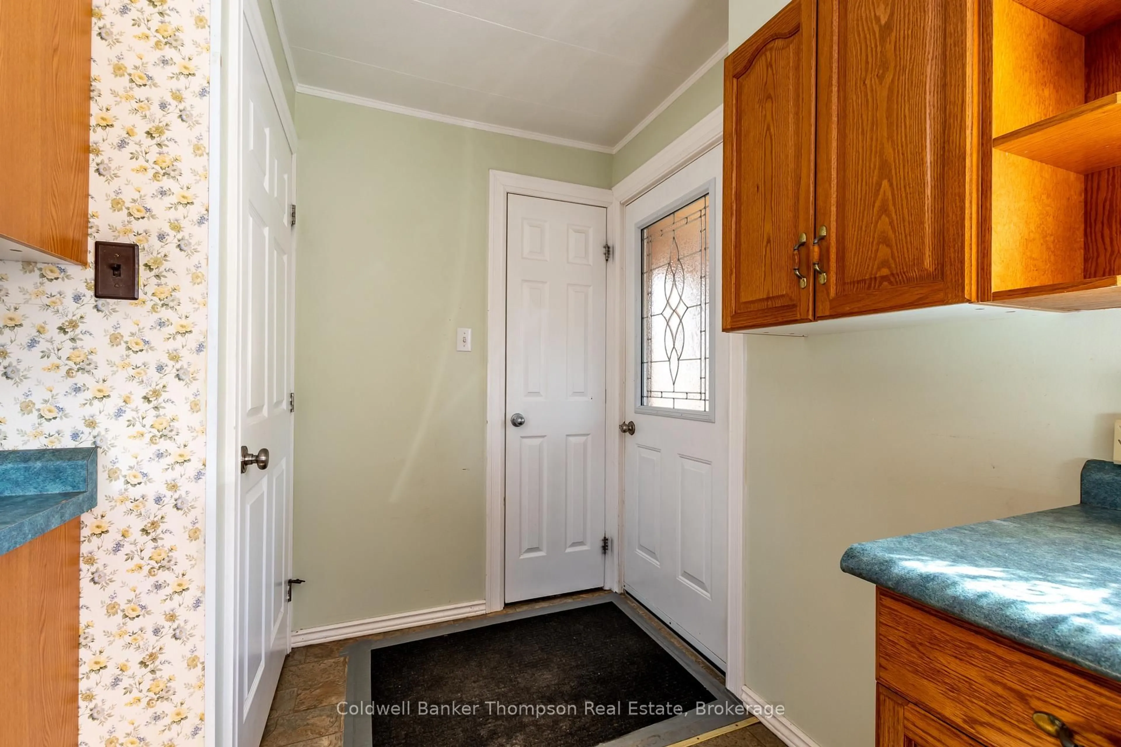 Indoor entryway for 66 Hanes Rd, Huntsville Ontario P1H 1M3
