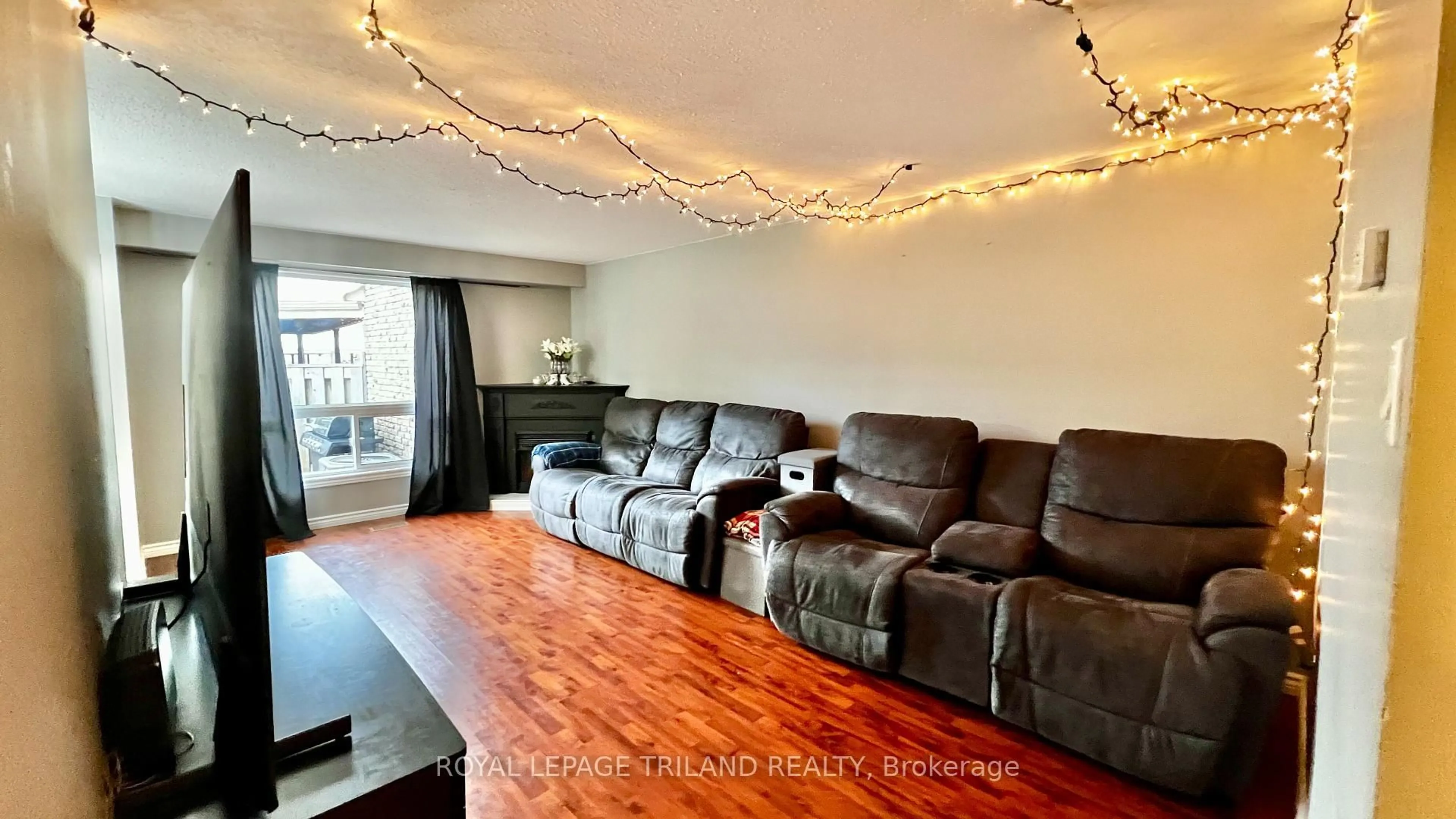 Living room with furniture, wood/laminate floor for 415 MORGAN Ave #24, Kitchener Ontario N2A 2M7