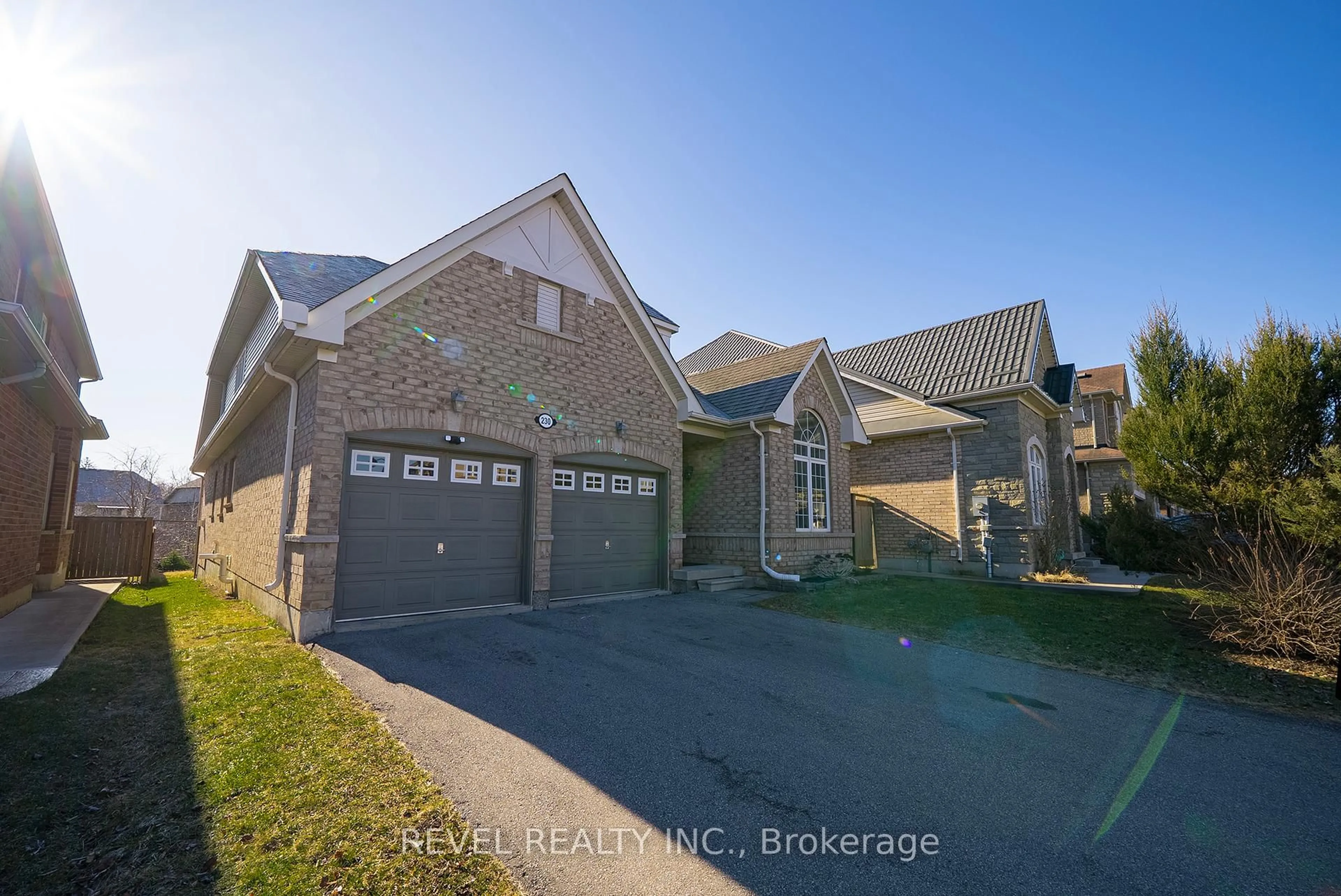 A pic from outside/outdoor area/front of a property/back of a property/a pic from drone, street for 230 Thomas Ave, Brantford Ontario N3S 0E1