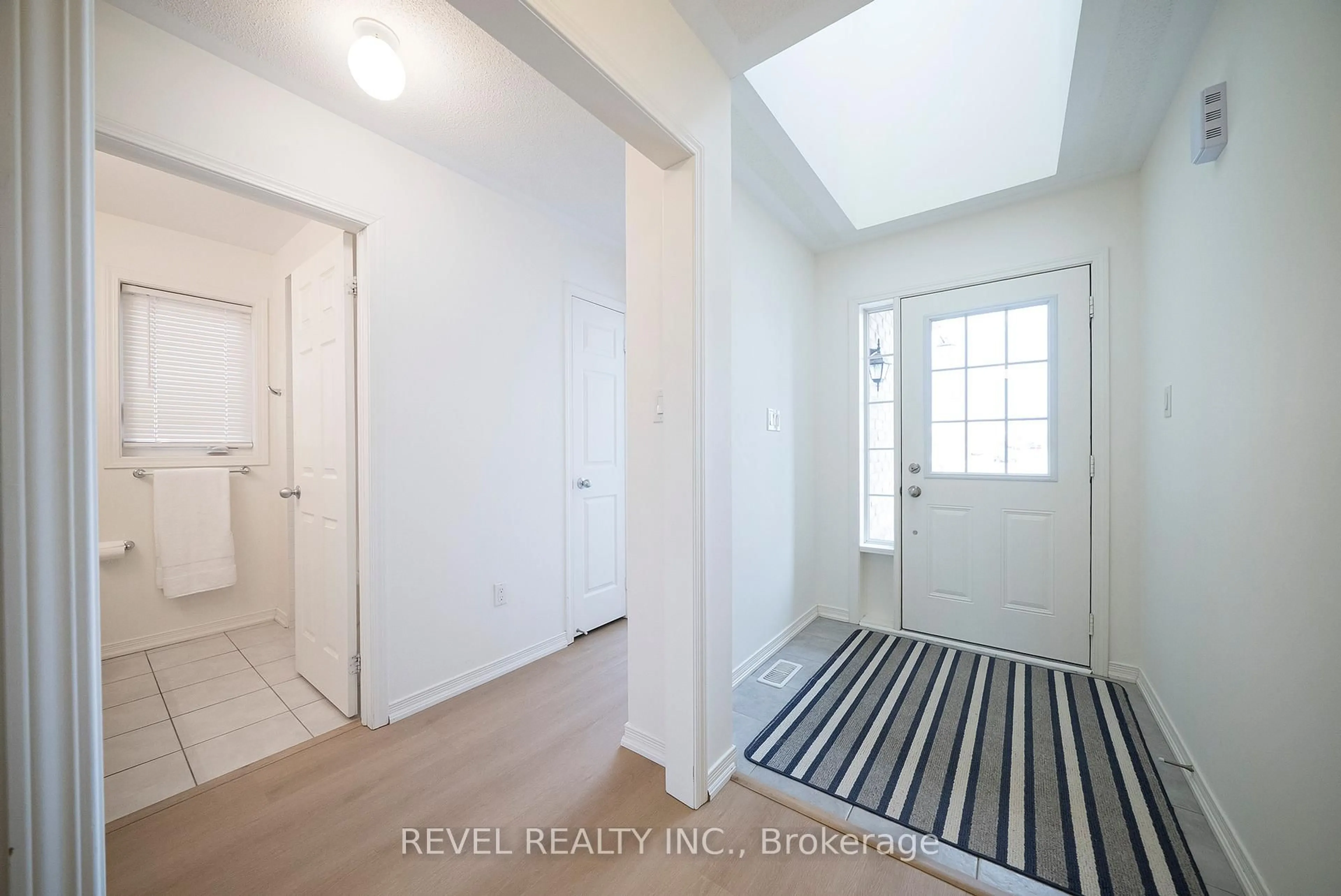 Indoor entryway for 230 Thomas Ave, Brantford Ontario N3S 0E1