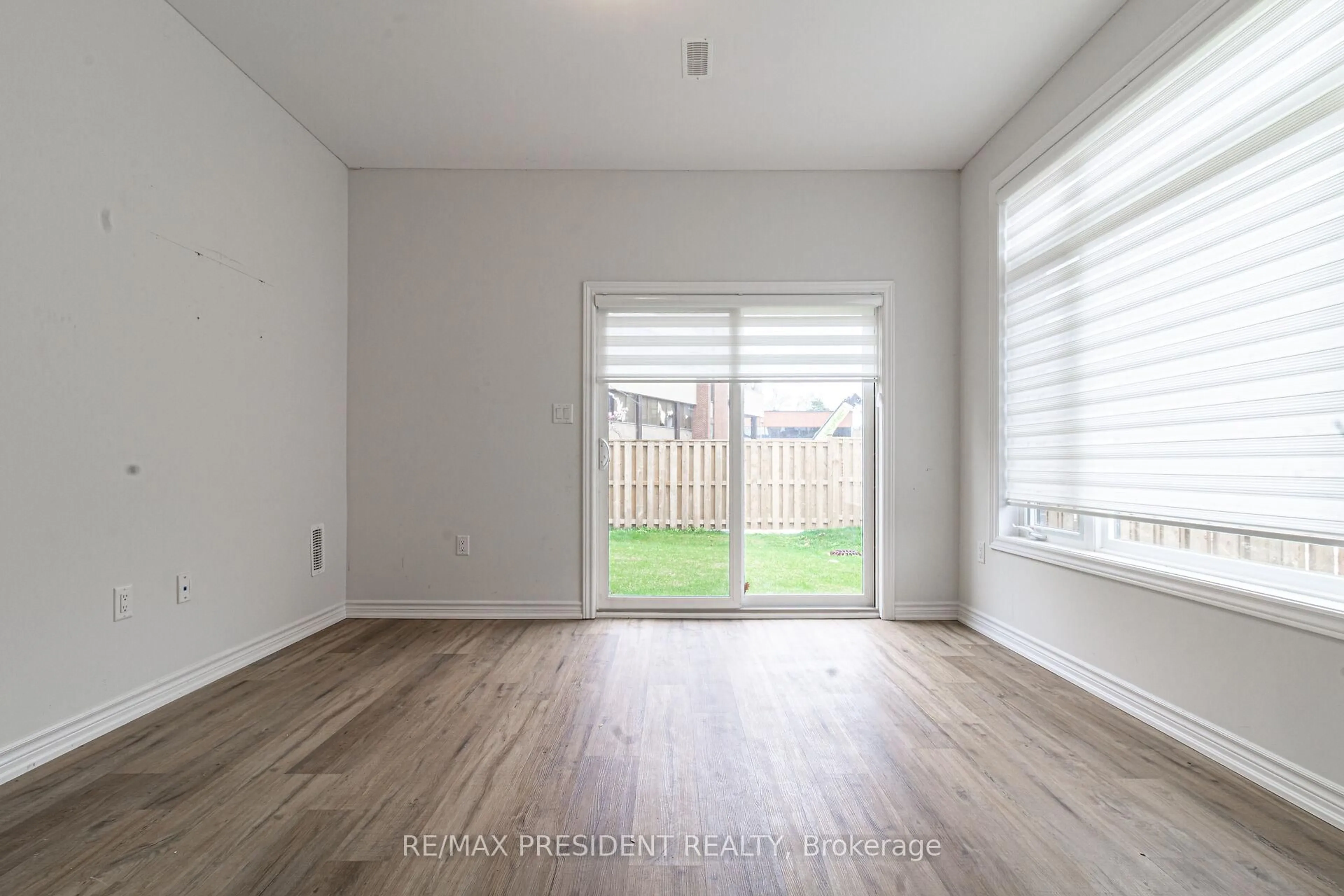 A pic of a room for 50 Sentinel Lane, Hamilton Ontario L9C 0E8