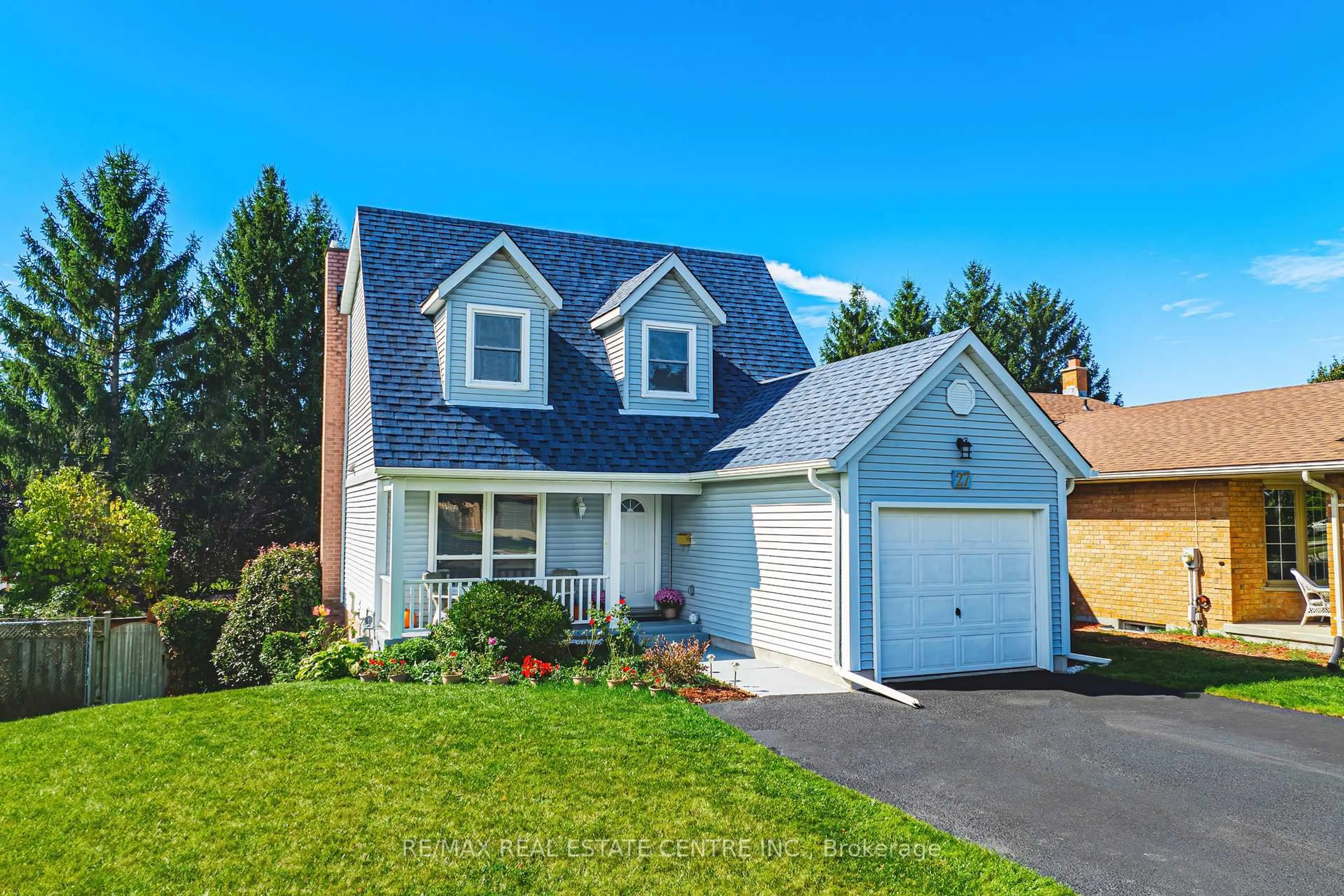 Home with vinyl exterior material, street for 27 Westchester Dr, Kitchener Ontario N2B 3M7