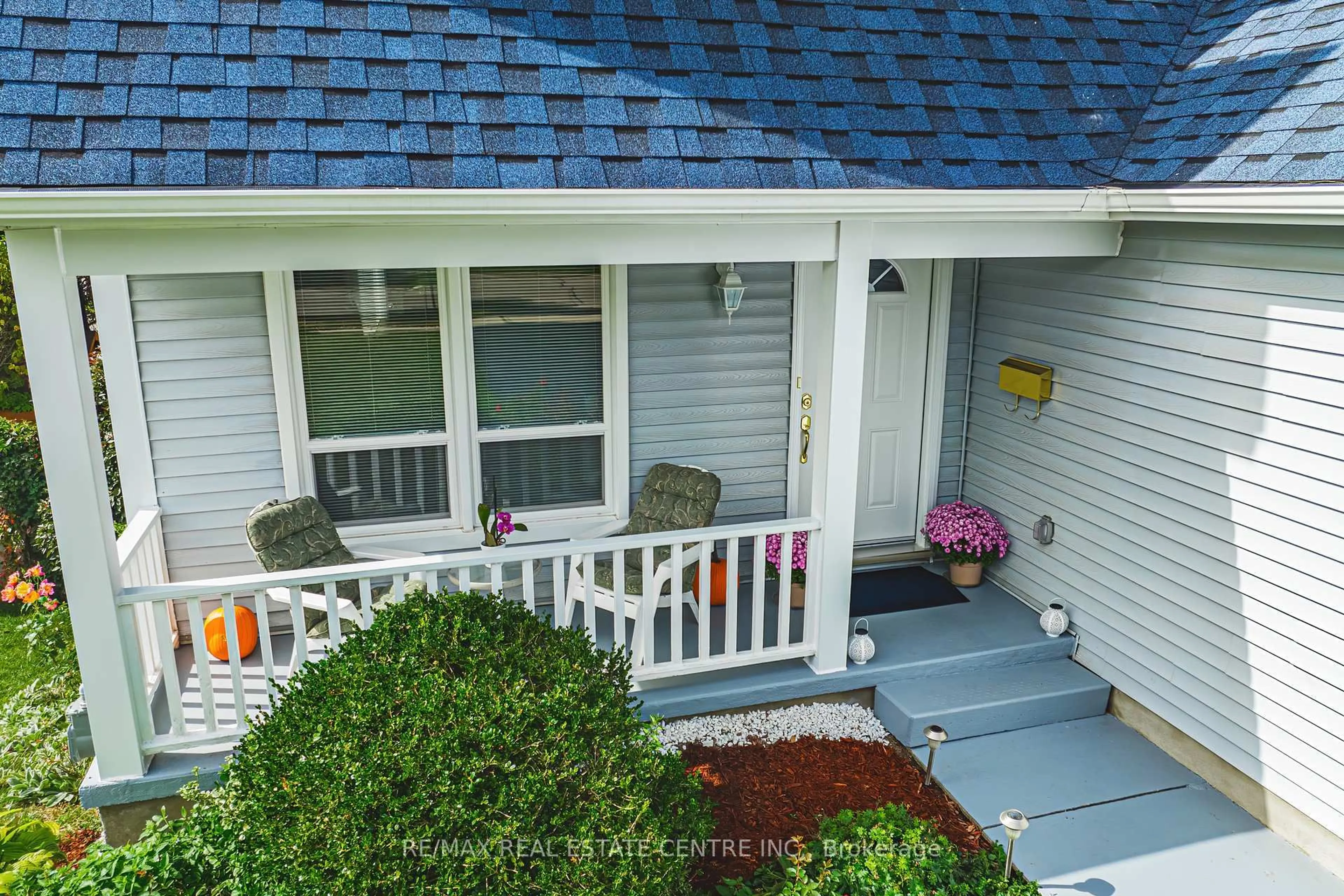 Home with vinyl exterior material, street for 27 Westchester Dr, Kitchener Ontario N2B 3M7