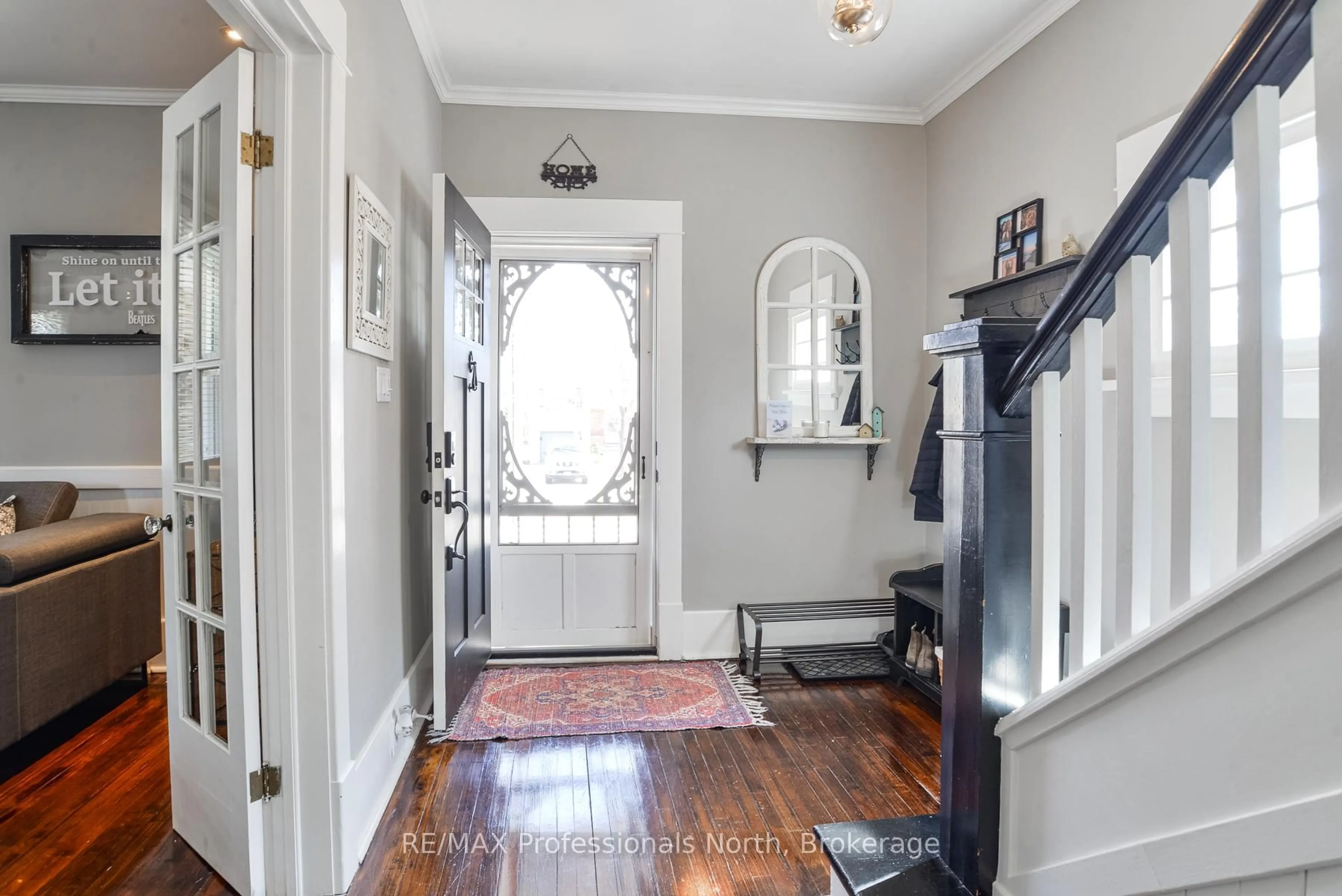 Indoor entryway for 78 McMurray St, Bracebridge Ontario P1L 2A1