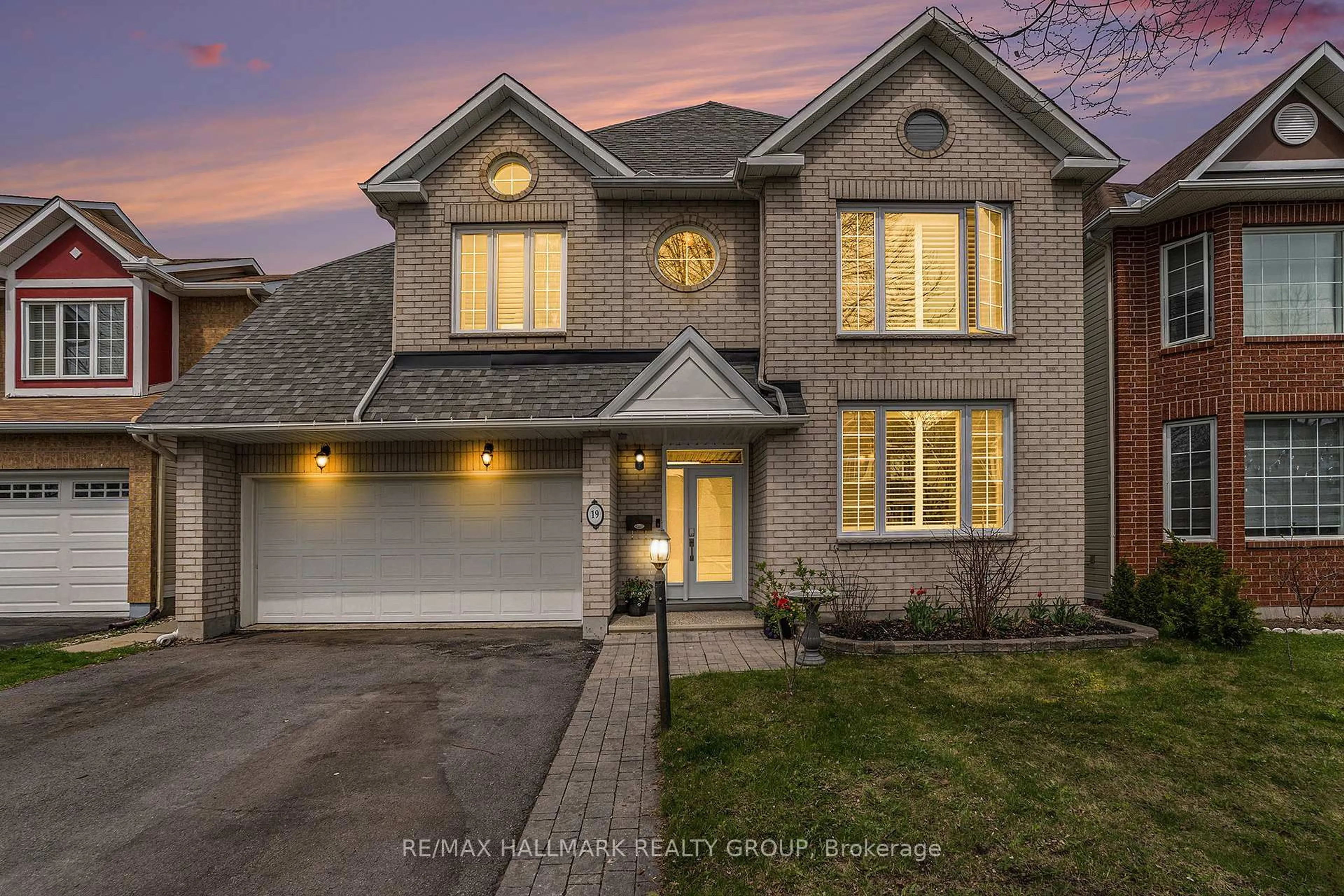 Home with brick exterior material, street for 19 Westwinds Pl, Barrhaven Ontario K2G 6L1