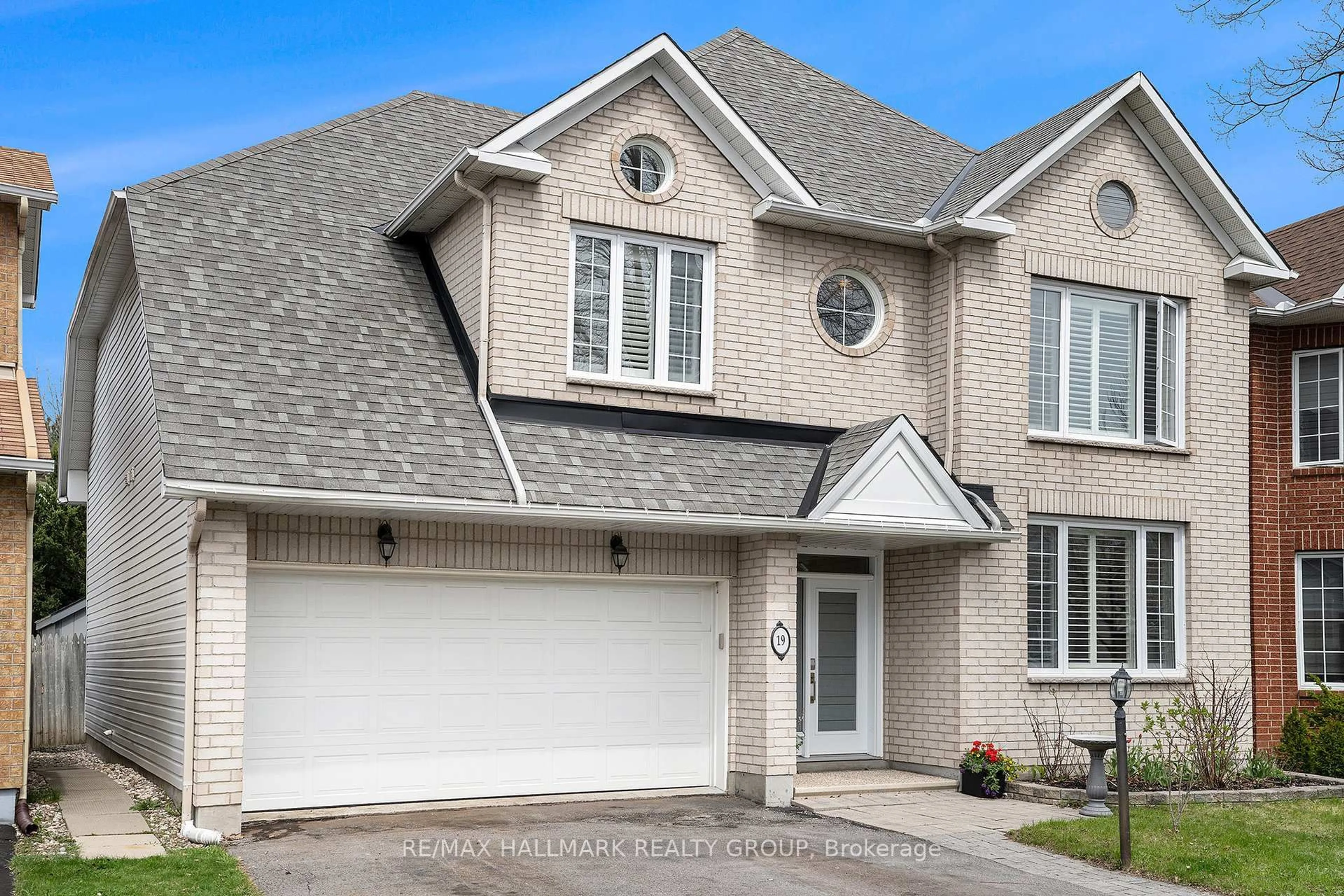 Home with brick exterior material, street for 19 Westwinds Pl, Barrhaven Ontario K2G 6L1