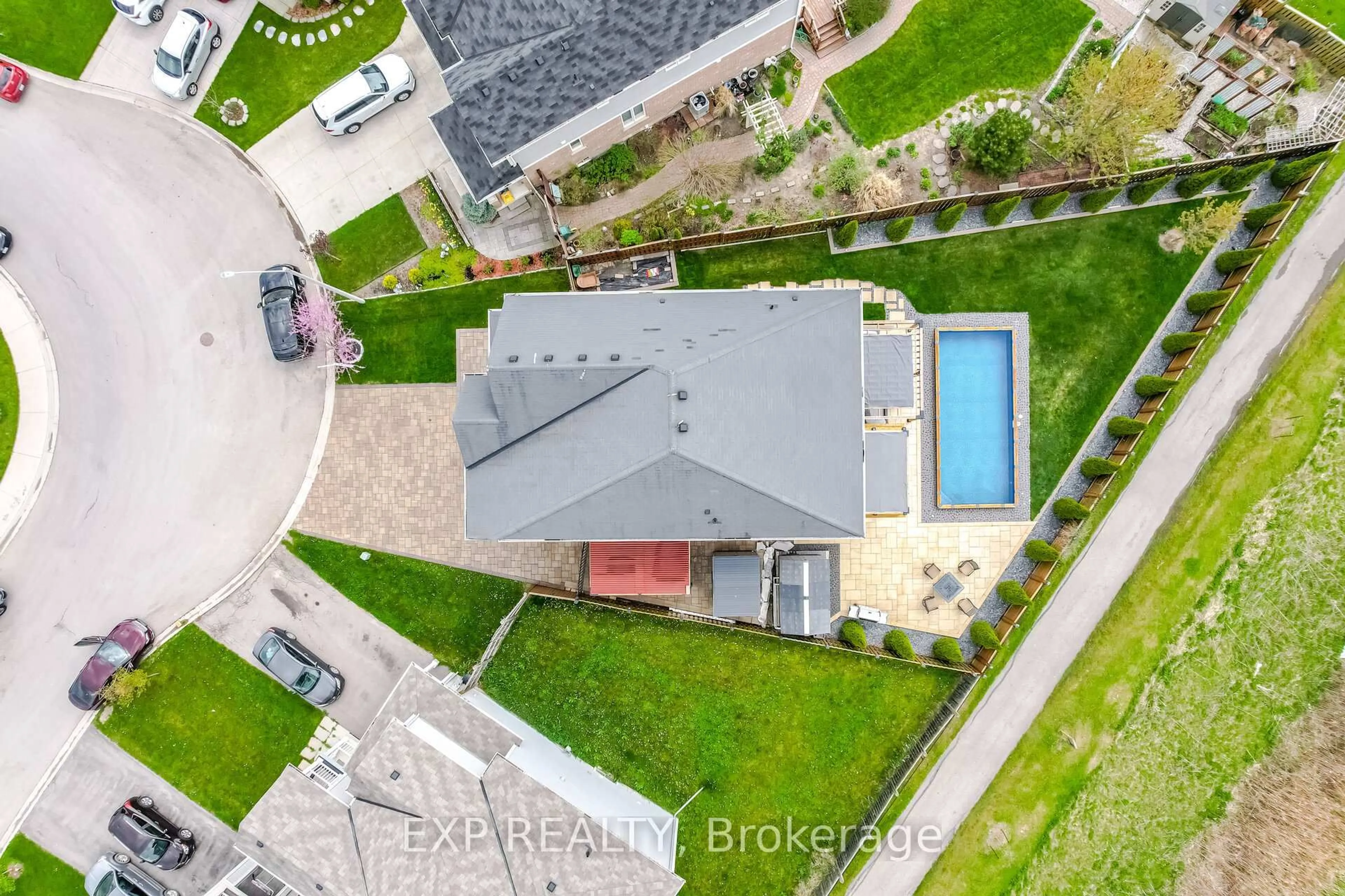 A pic from outside/outdoor area/front of a property/back of a property/a pic from drone, street for 8799 Dogwood Cres, Niagara Falls Ontario L2H 0L1