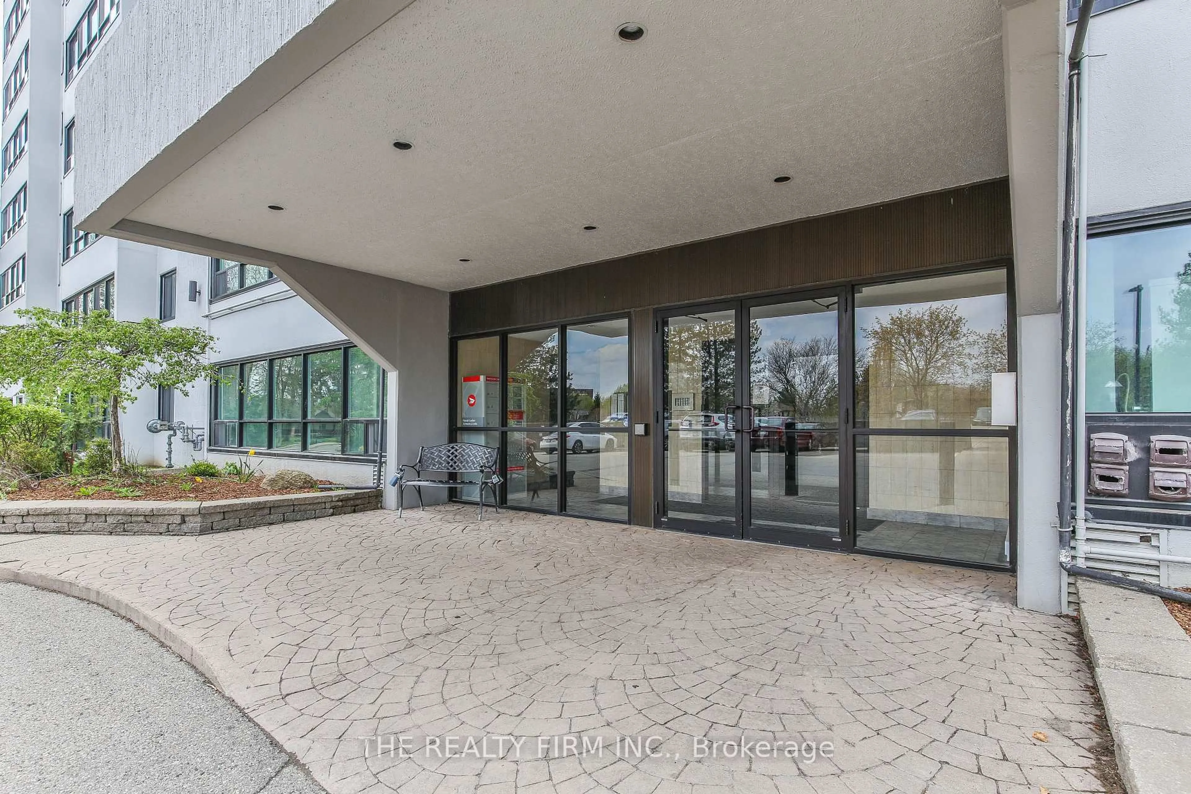 Indoor foyer for 600 Grenfell Dr #401, London North Ontario N5X 2R8