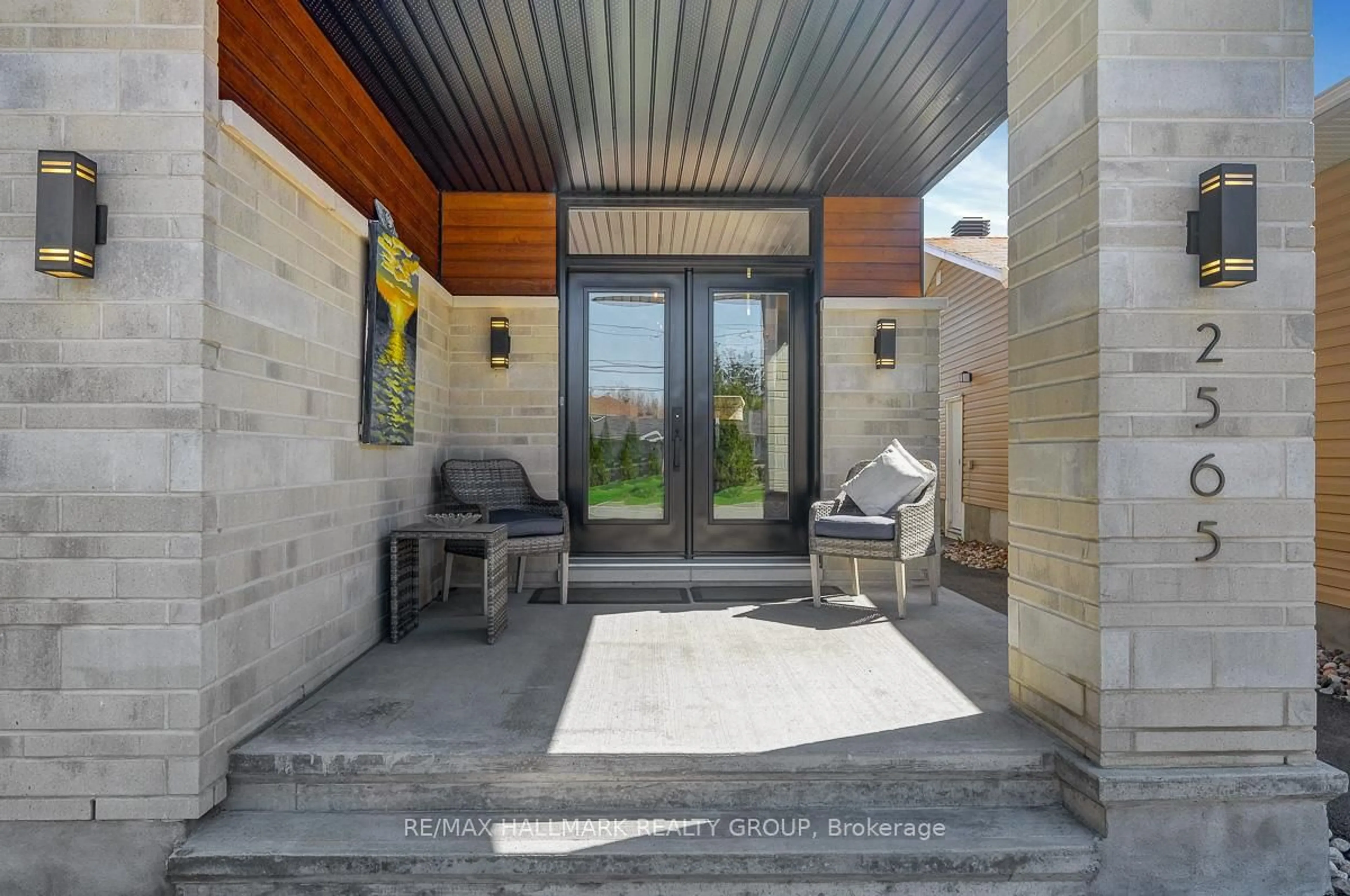 Unknown for 2565-A Page Rd, Ottawa Ontario K1W 1E5
