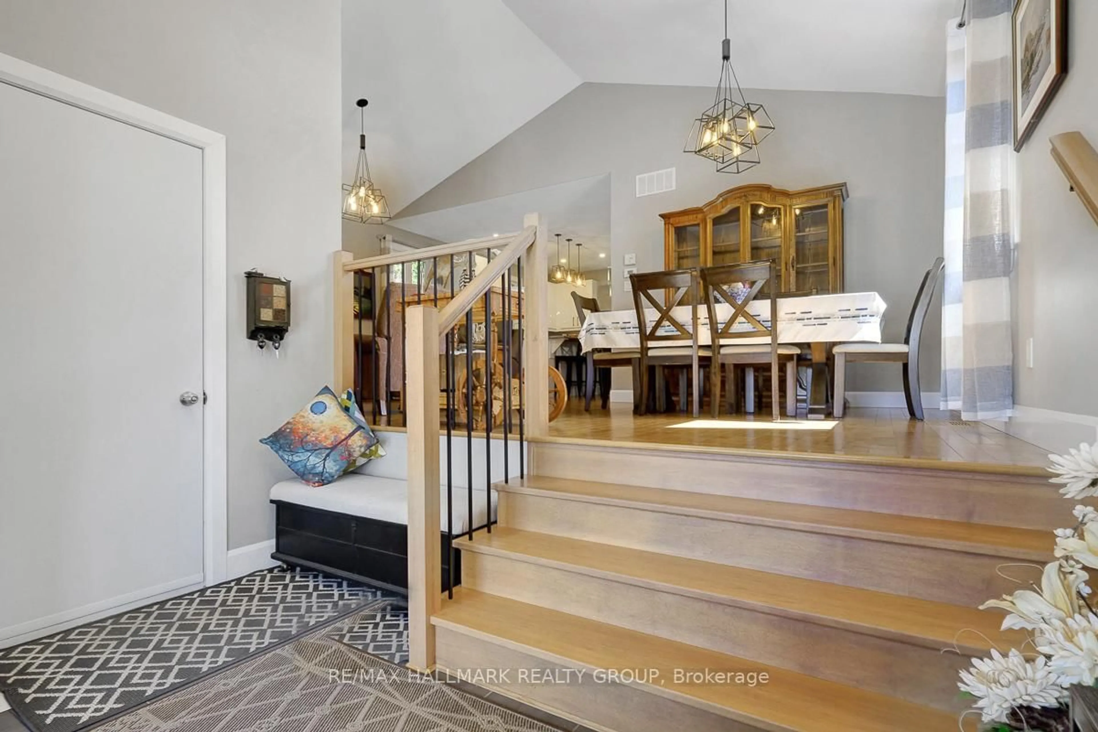 Indoor entryway for 2565-A Page Rd, Ottawa Ontario K1W 1E5