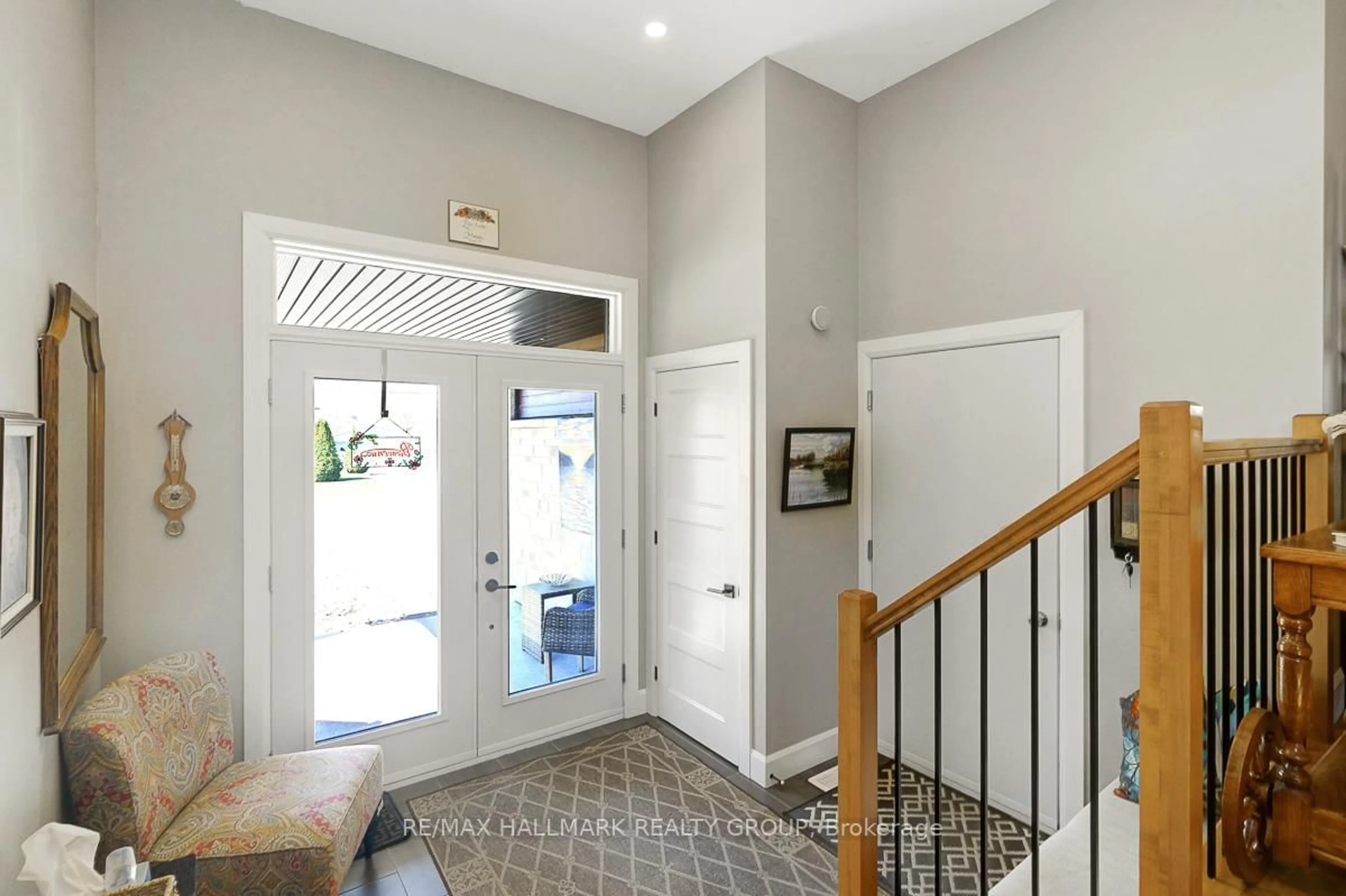 Indoor entryway for 2565-A Page Rd, Ottawa Ontario K1W 1E5