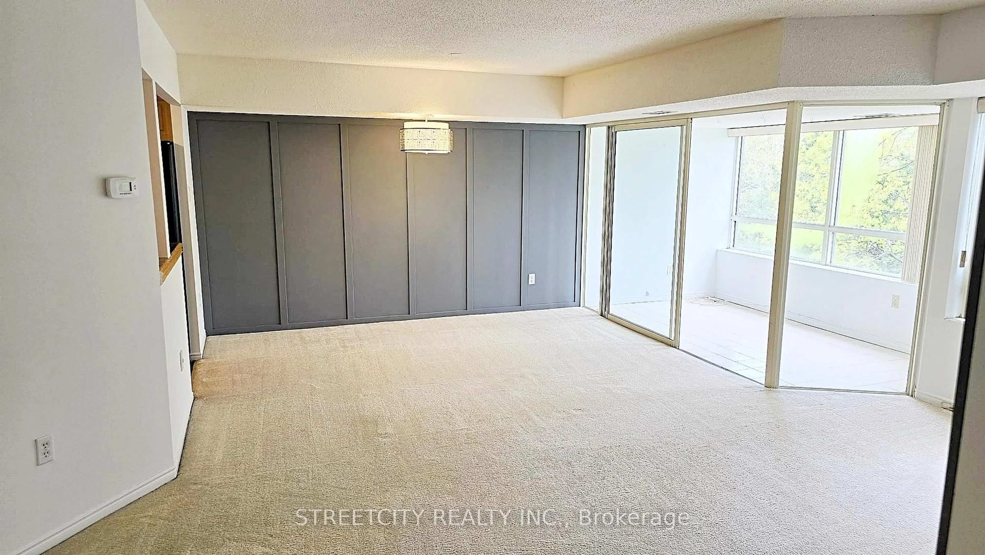 A pic of a room for 521 Riverside Dr #314, London North Ontario N6H 5E2