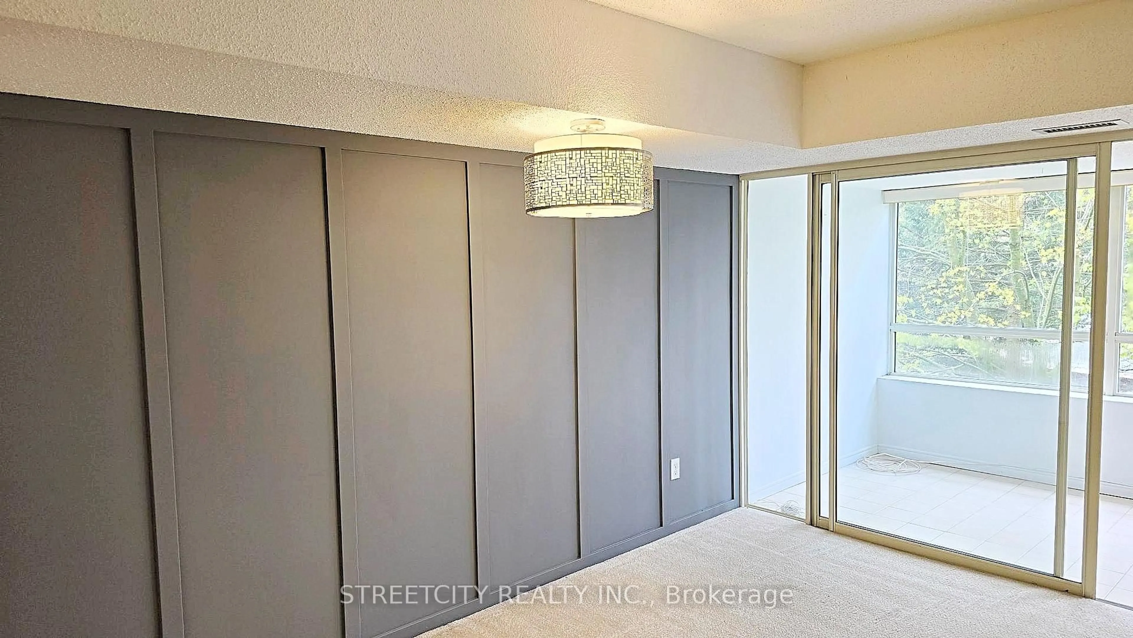 A pic of a room for 521 Riverside Dr #314, London North Ontario N6H 5E2
