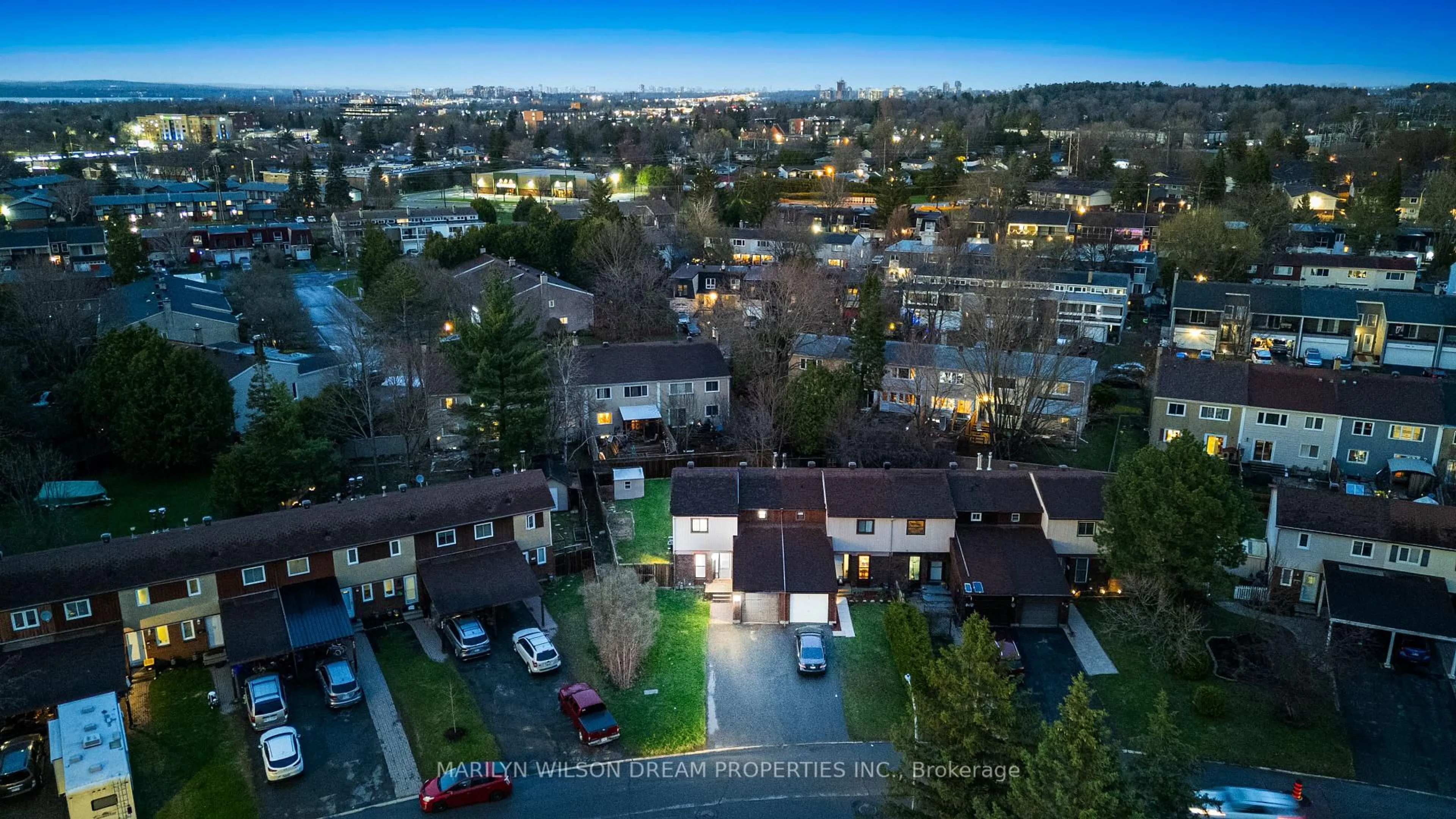 A pic from outside/outdoor area/front of a property/back of a property/a pic from drone, city buildings view from balcony for 554 Seyton Dr, Ottawa Ontario K2H 9B2