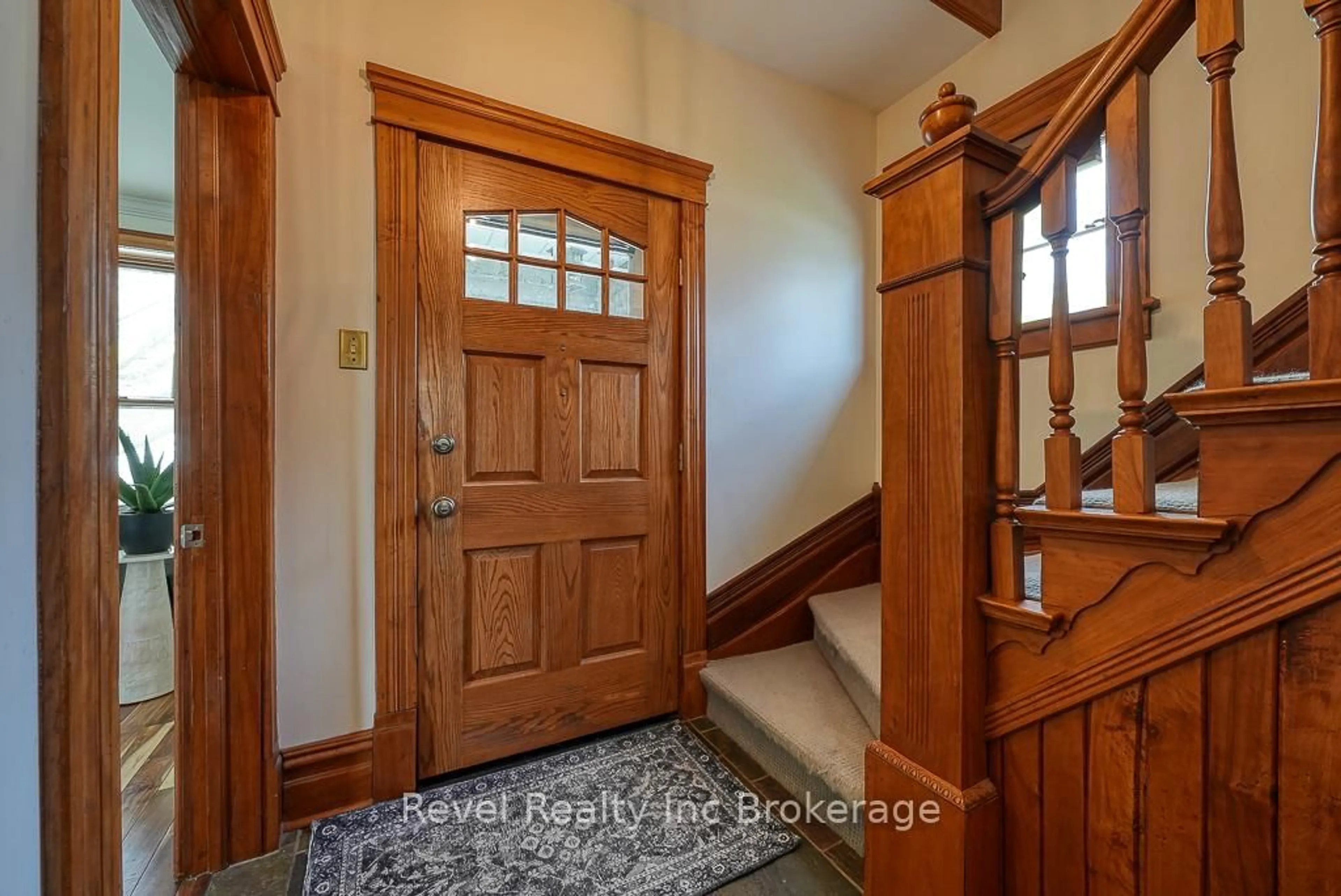 Indoor entryway for 22 Elizabeth St, East Zorra-Tavistock Ontario N0B 2R0