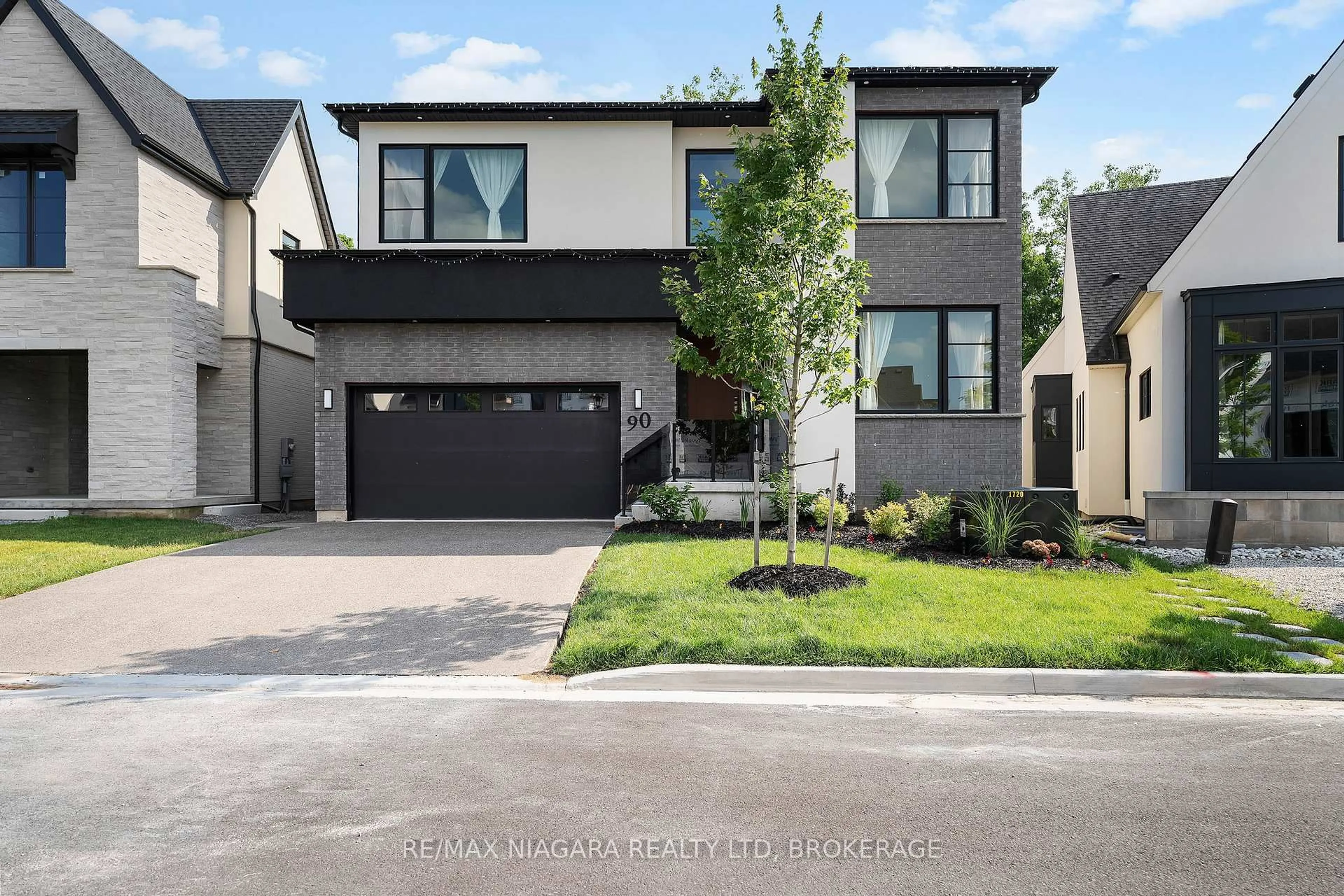 Home with brick exterior material, street for 90 Millpond Rd, Niagara-on-the-Lake Ontario L0S 1J1