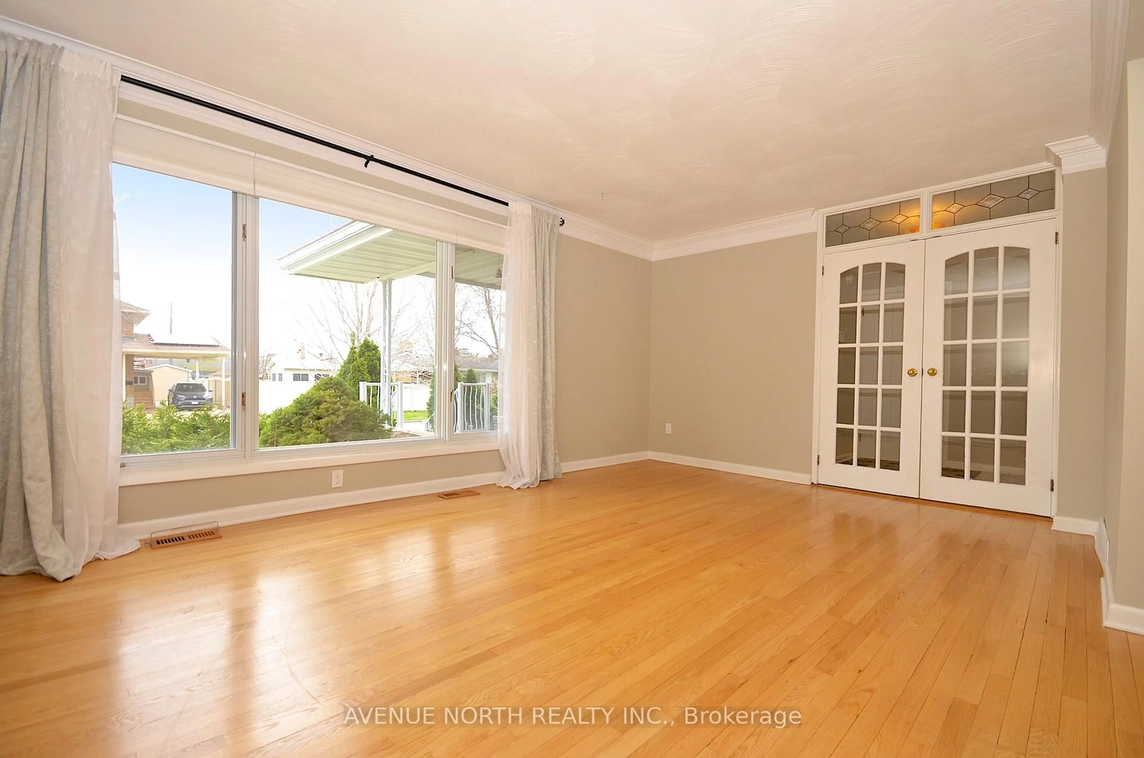 A pic of a room for 866 Claude St, Ottawa Ontario K1K 2S6