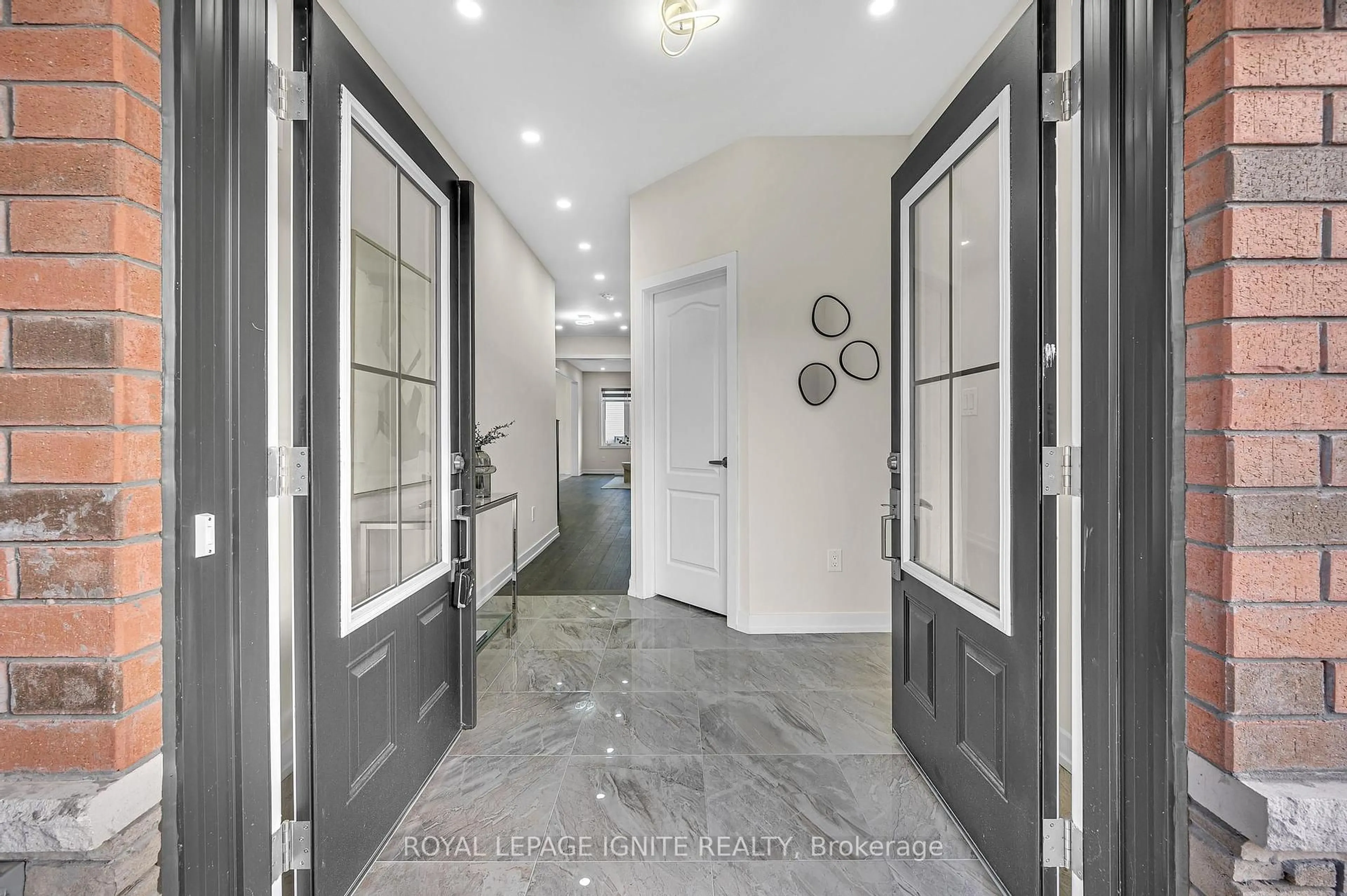 Indoor entryway for 22 Sundin Dr, Haldimand Ontario N3W 0H1