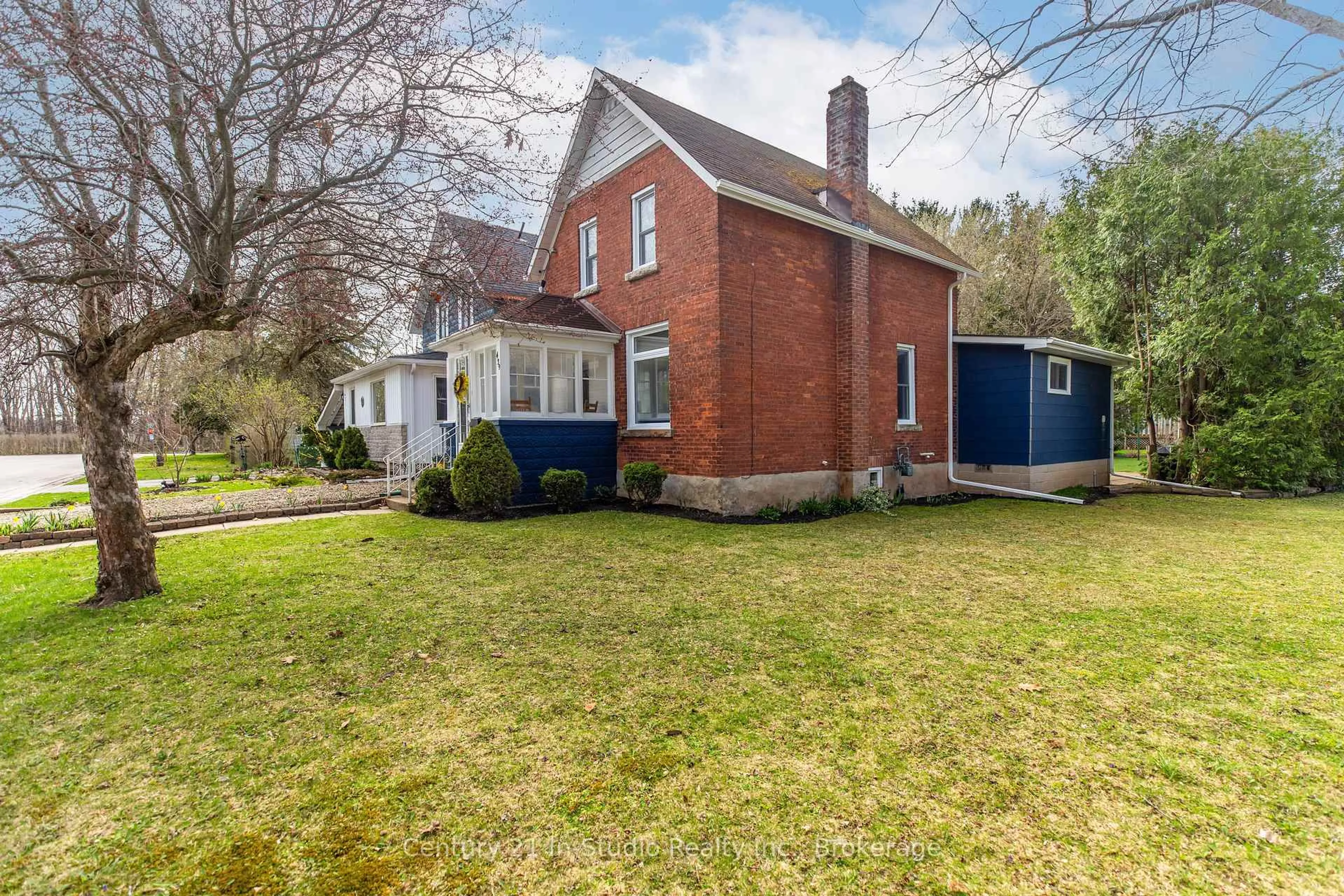 Home with brick exterior material, street for 439 7th St, Owen Sound Ontario N4K 3L5
