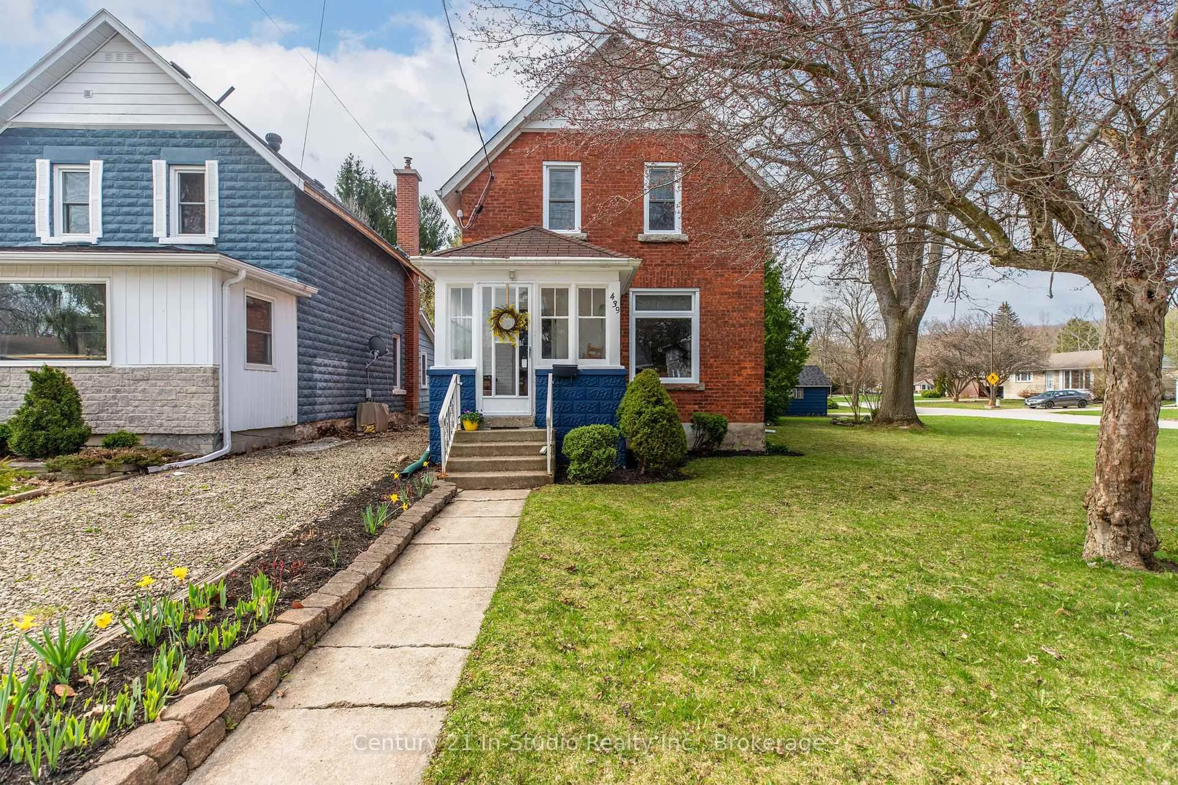 Home with brick exterior material, street for 439 7th St, Owen Sound Ontario N4K 3L5