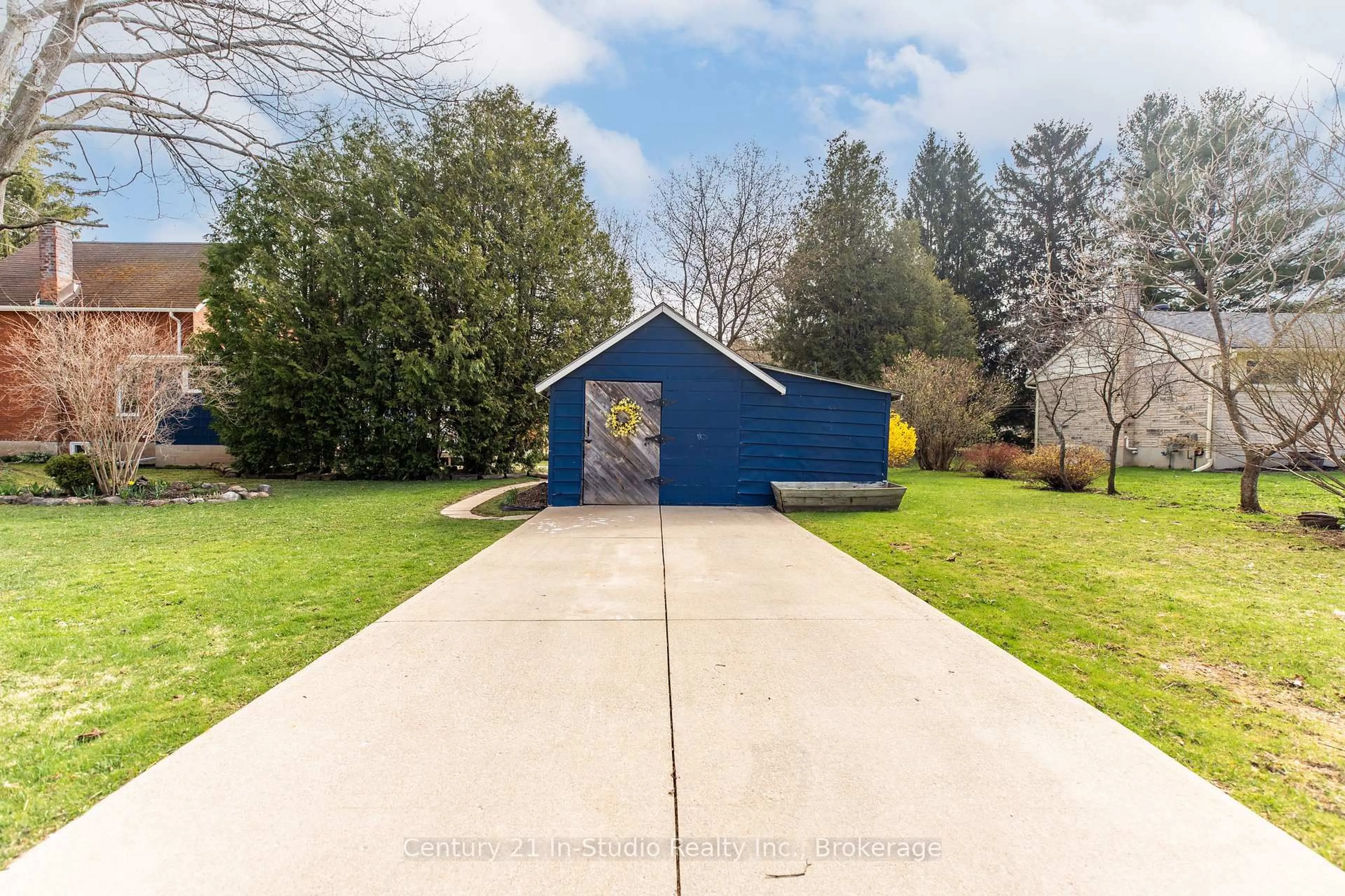 Shed for 439 7th St, Owen Sound Ontario N4K 3L5