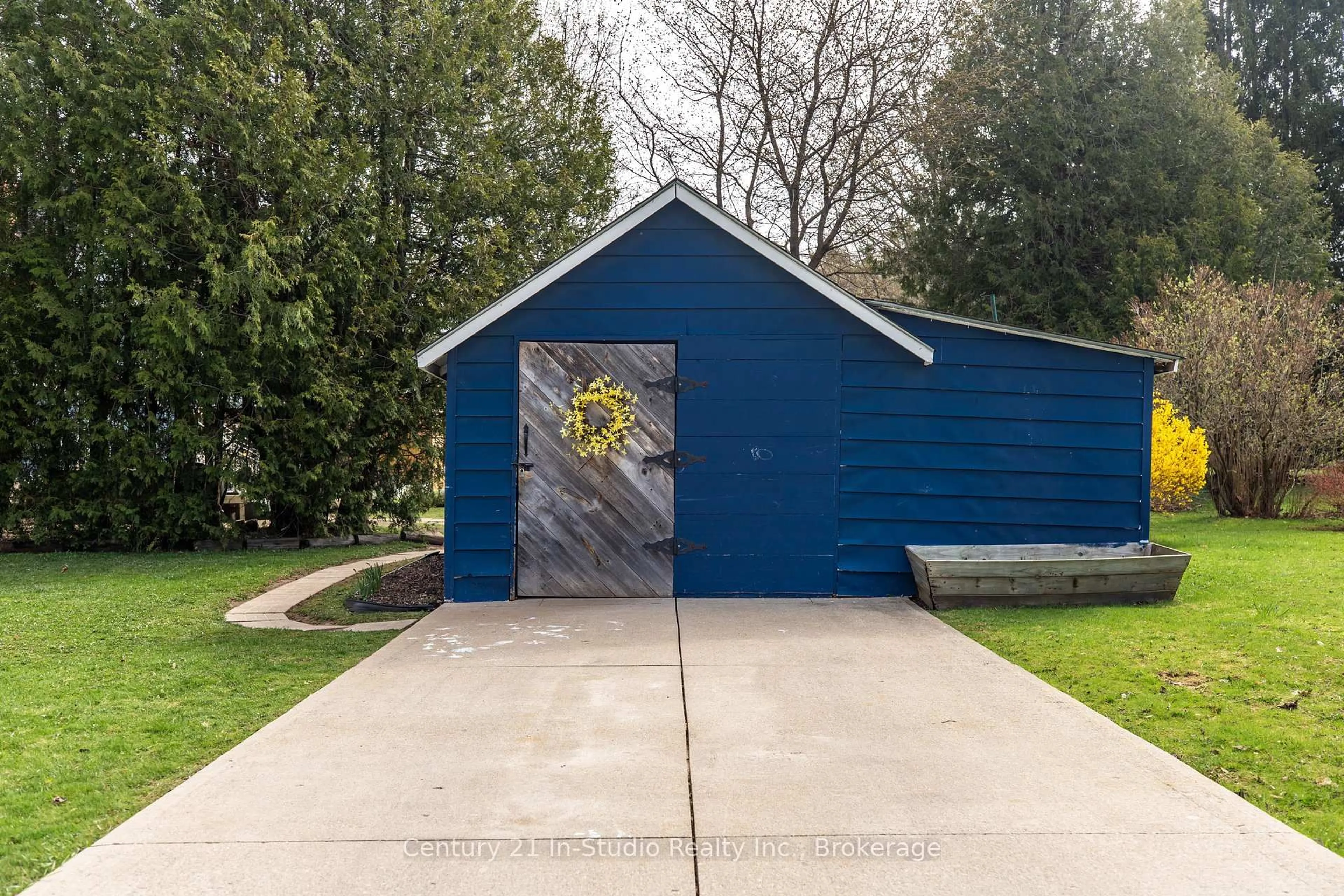 Shed for 439 7th St, Owen Sound Ontario N4K 3L5