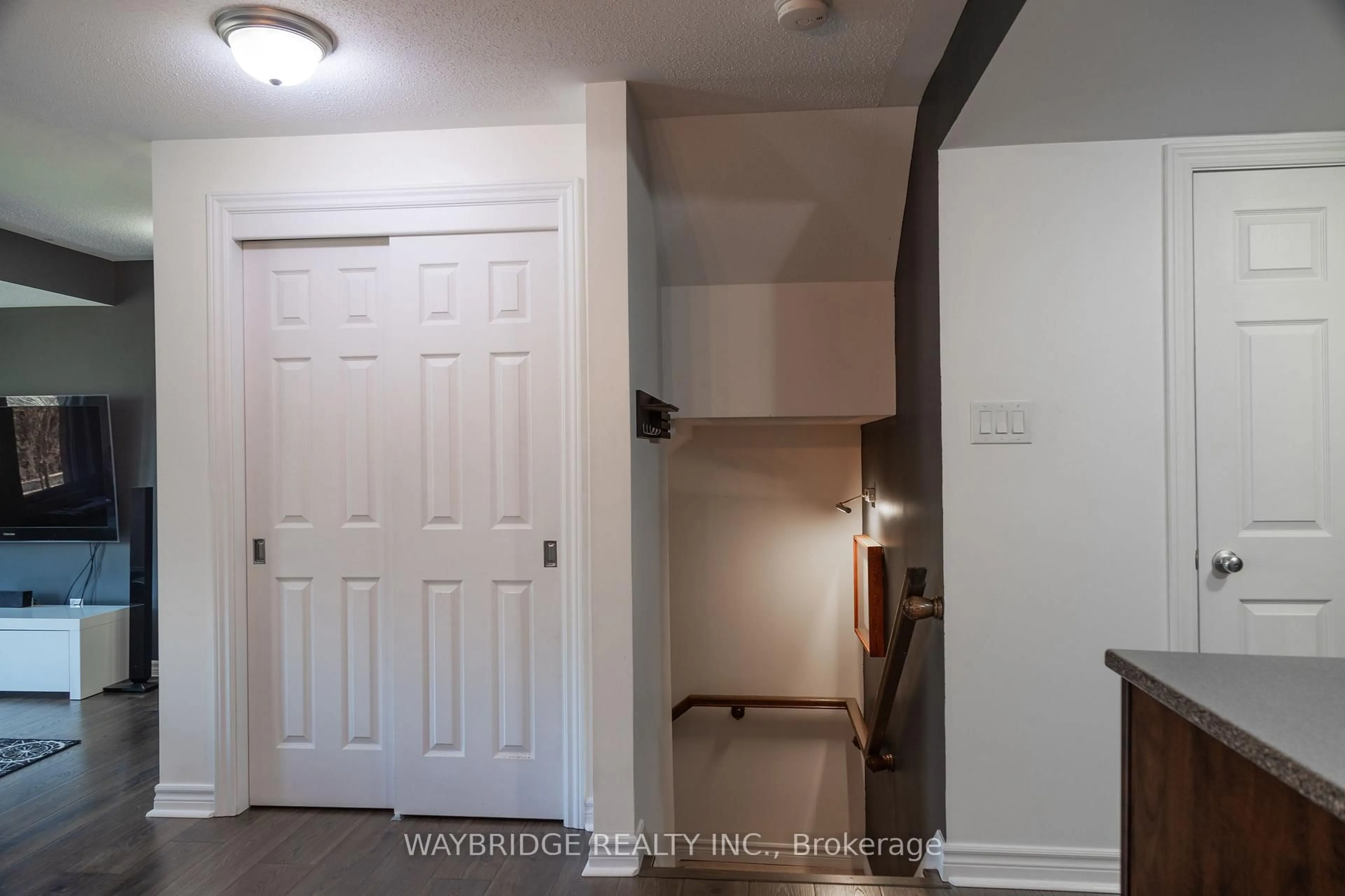 Indoor entryway for 252B Titanium Private, Ottawa Ontario K1C 0A5