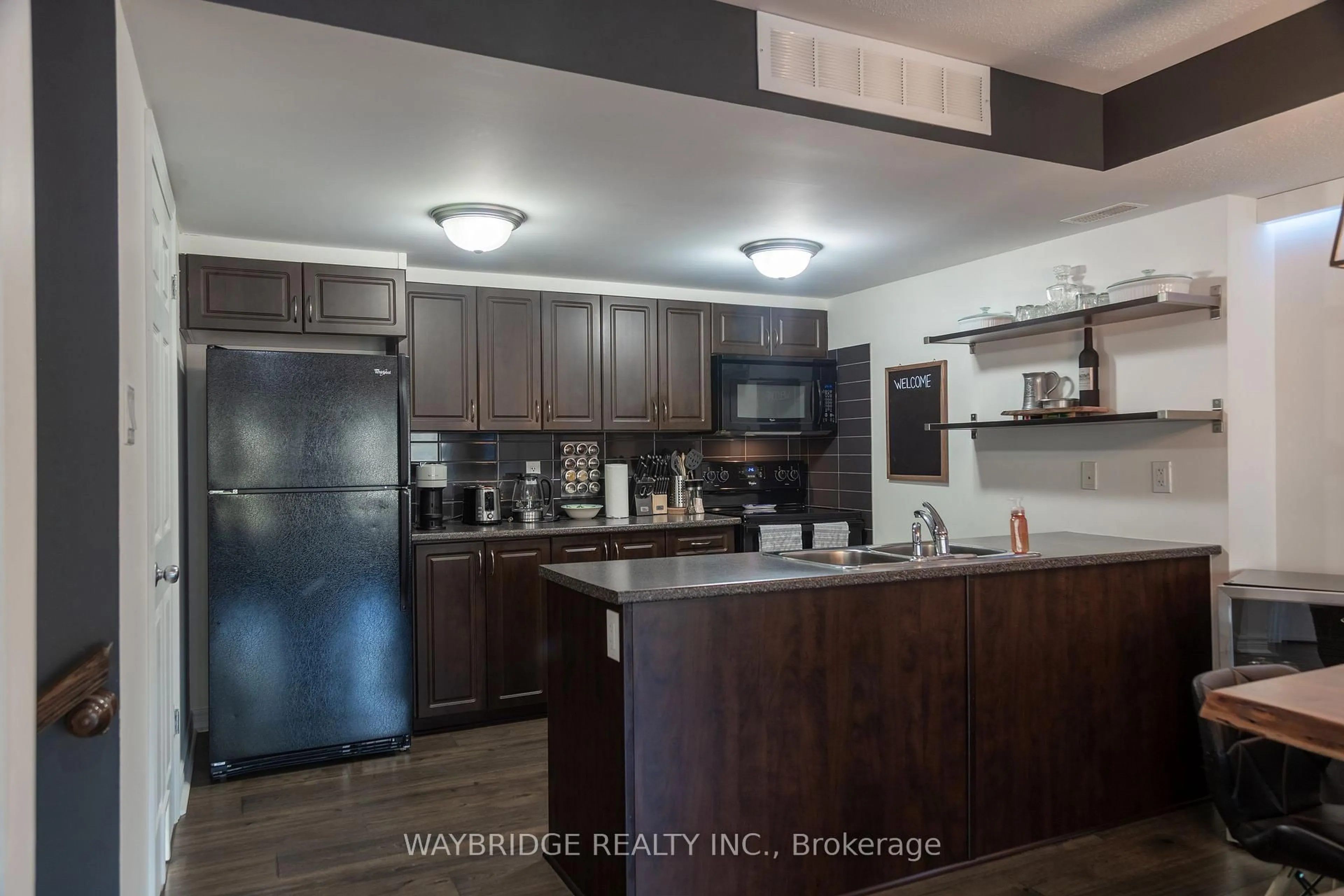 Standard kitchen, wood/laminate floor for 252B Titanium Private, Ottawa Ontario K1C 0A5